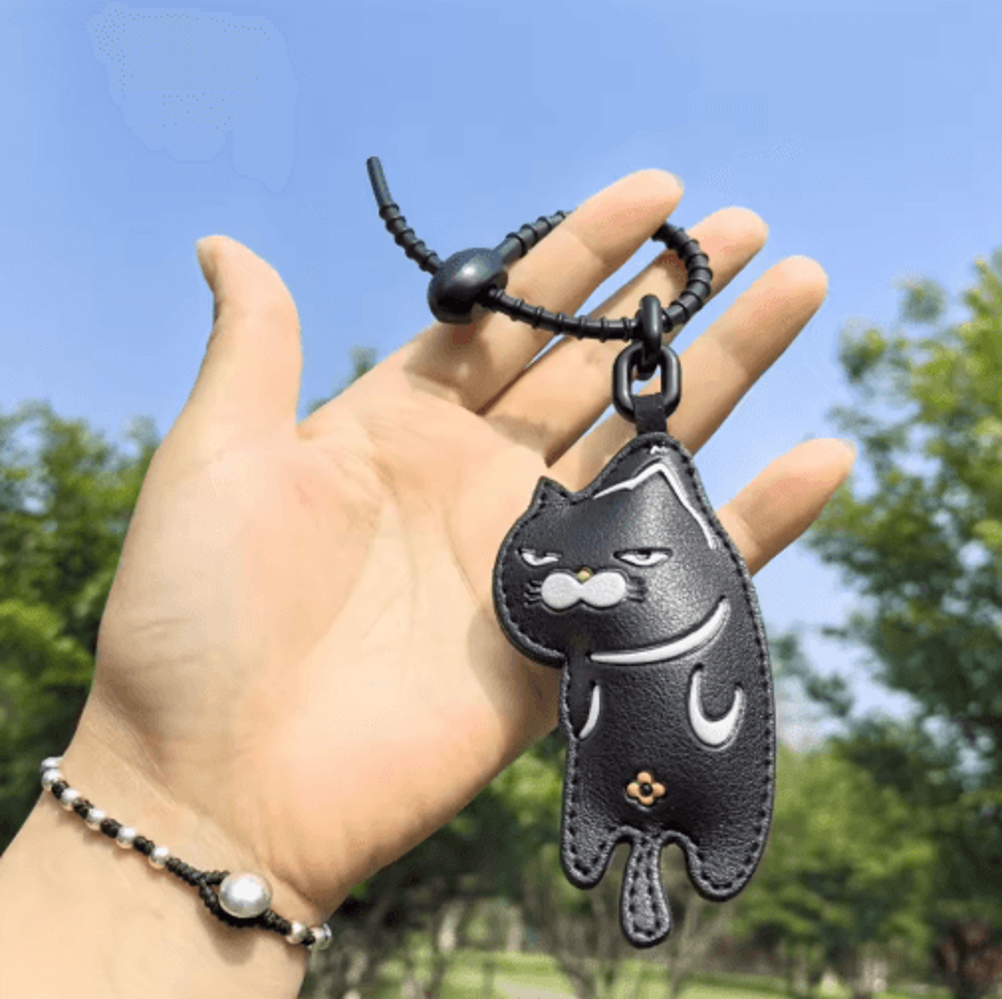 cute cartoon cat leather keychain – stylish bag charm & gift for cat lovers