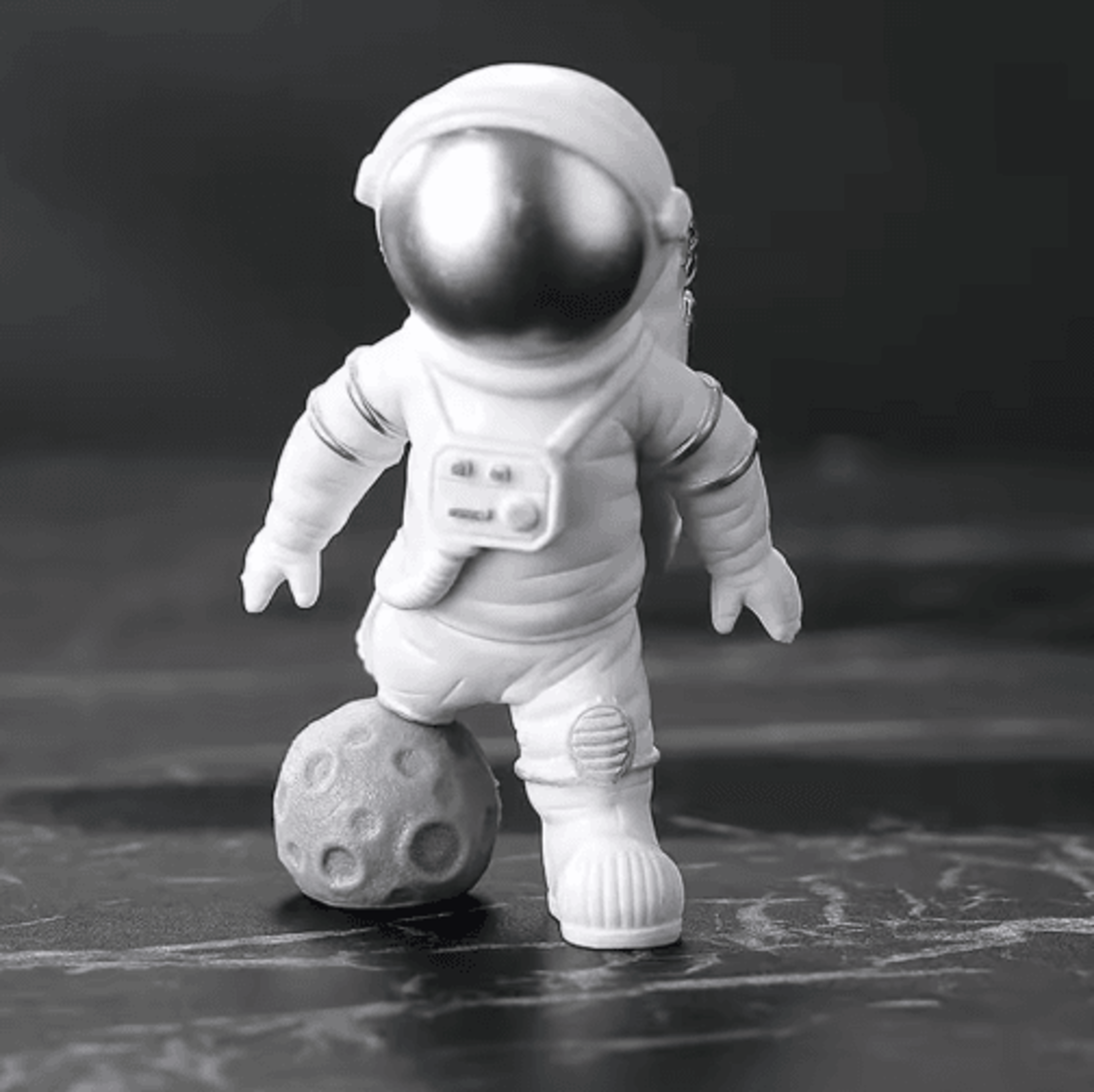 4PCS Astronaut Figurine Set  SpaceThemed Desk  Home Decor Models 13