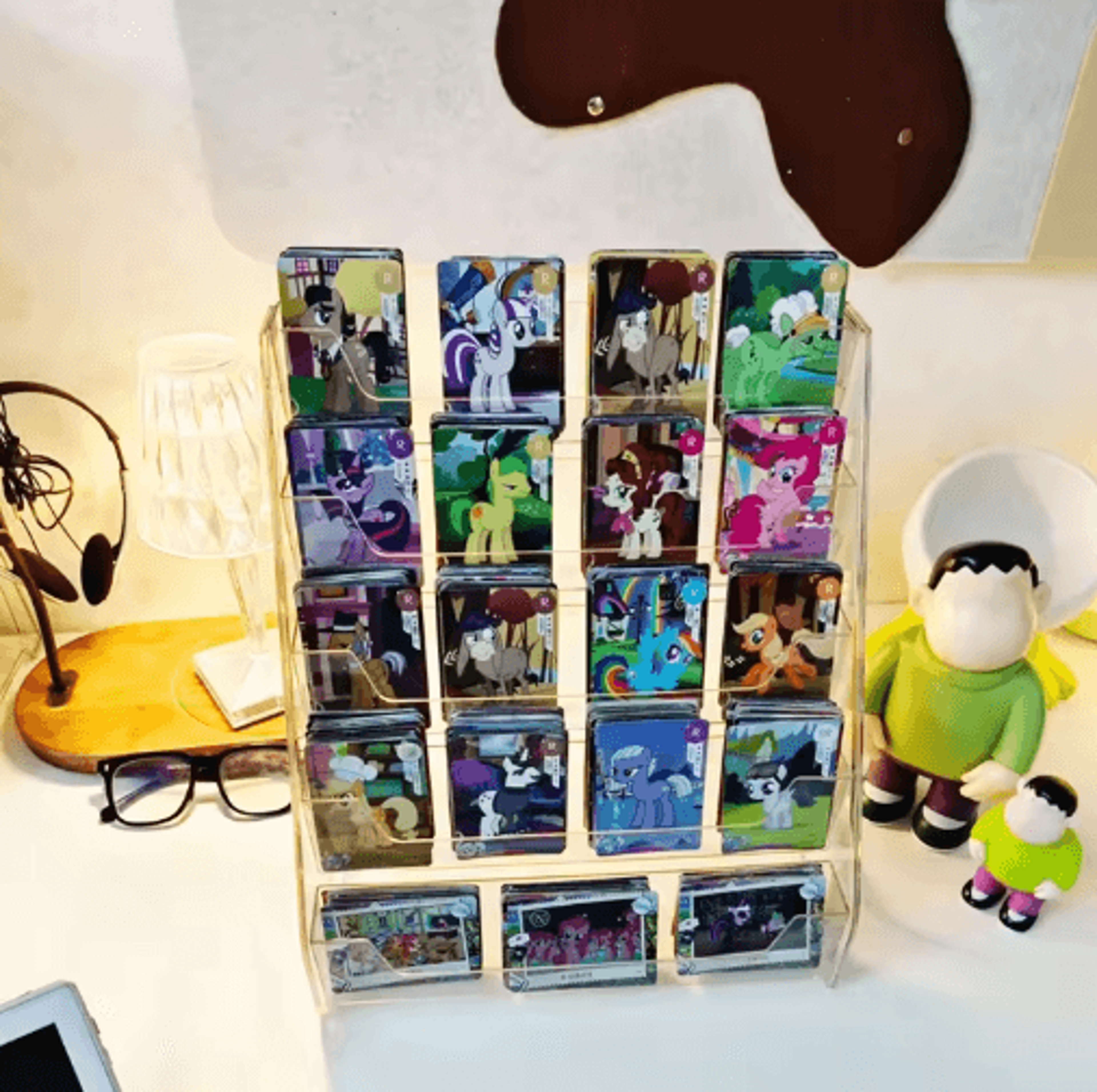 Transparent Greeting Card Display Rack Desktop Organizer For Cards  Gifts 2