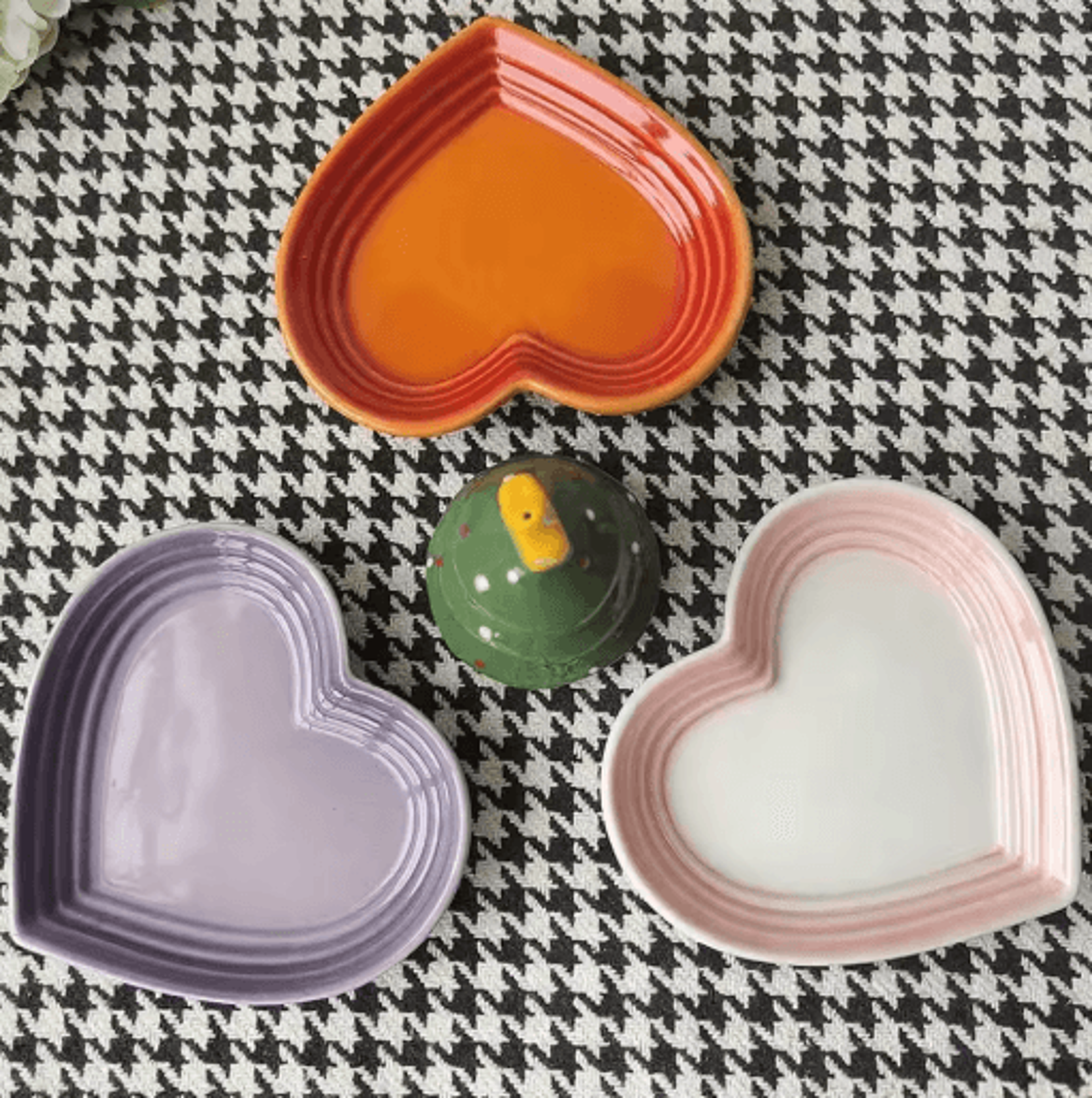 comfort tilt anti-vomiting ceramic pet bowl for cats & small dogs
