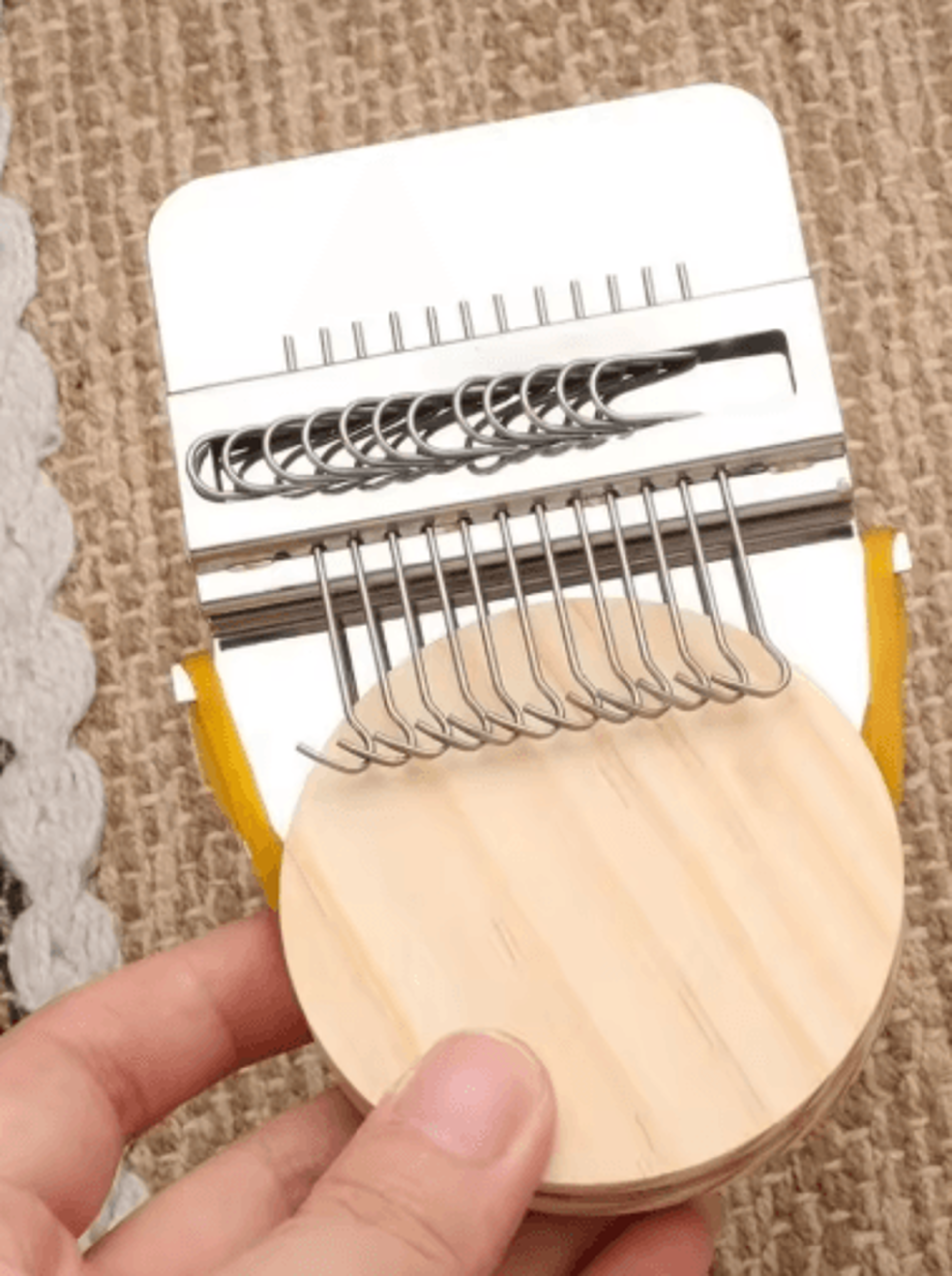 Small SpeedweveStyle Mending Loom For Clothes  Jeans 8