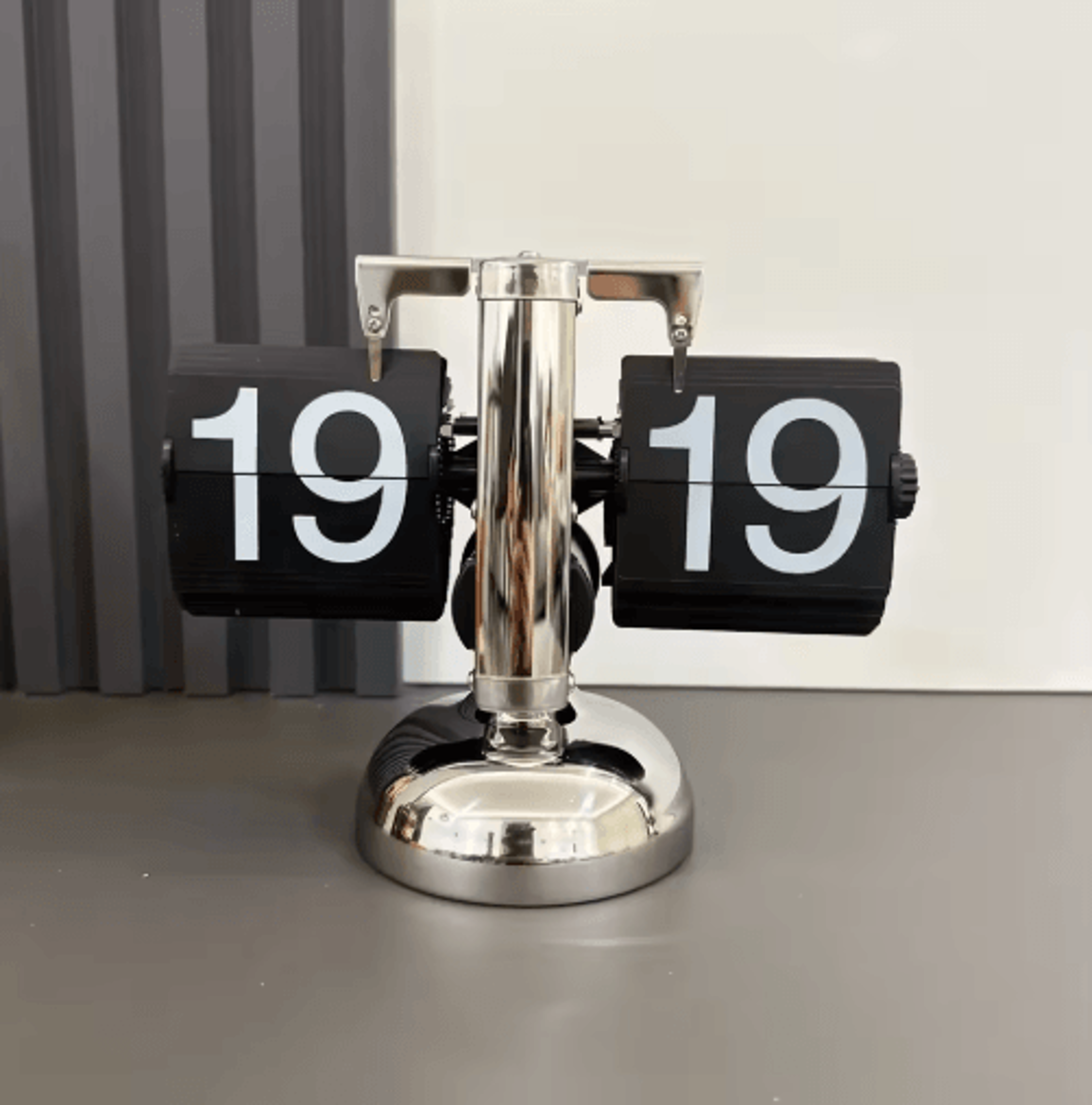 Vintage Flip Clock  Retro BatteryPowered Flip Down Desk Clock 22