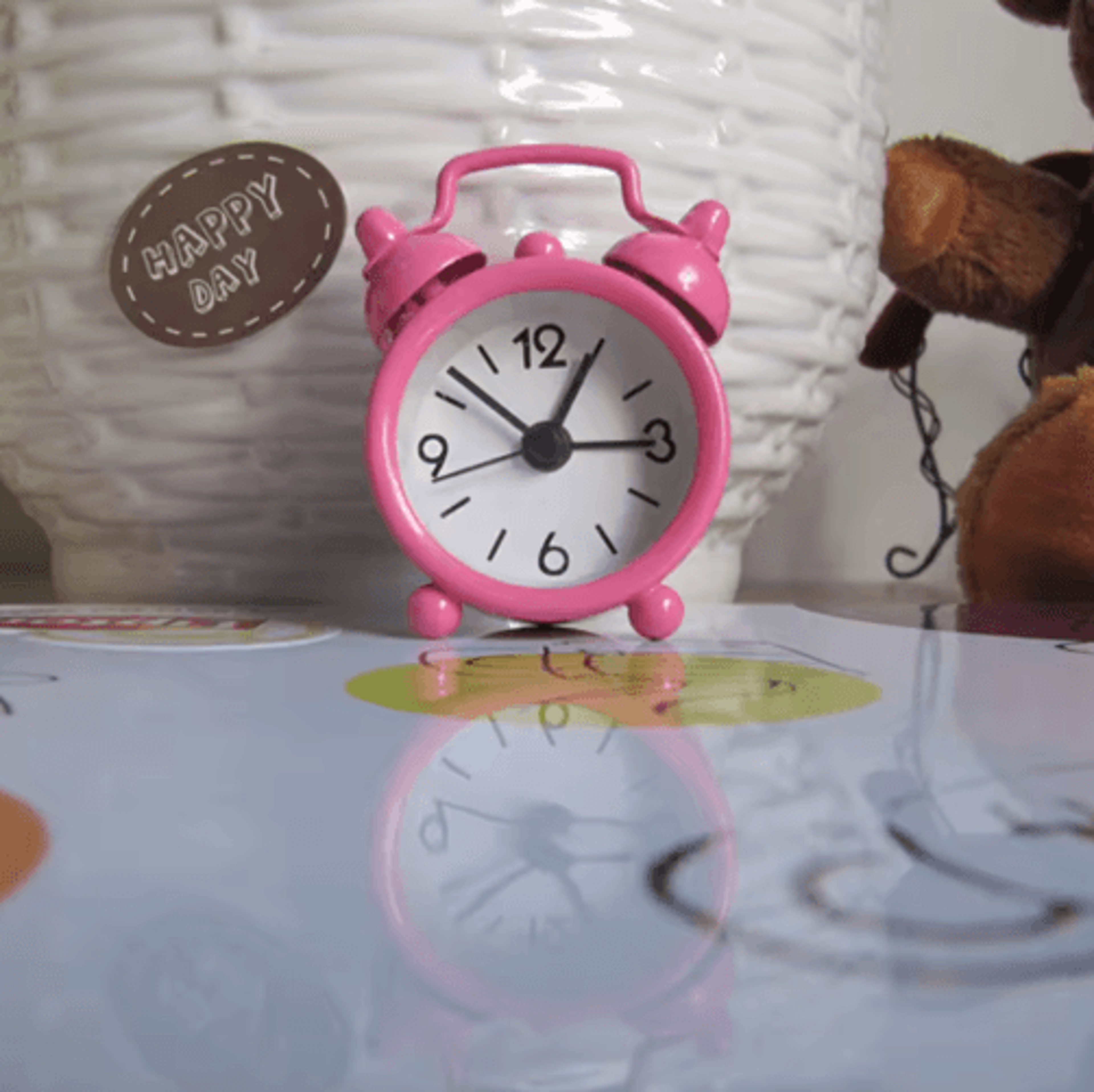 Cute Mini Metal Alarm Clock Compact Electronic Desk Clock For Kids Rooms 7