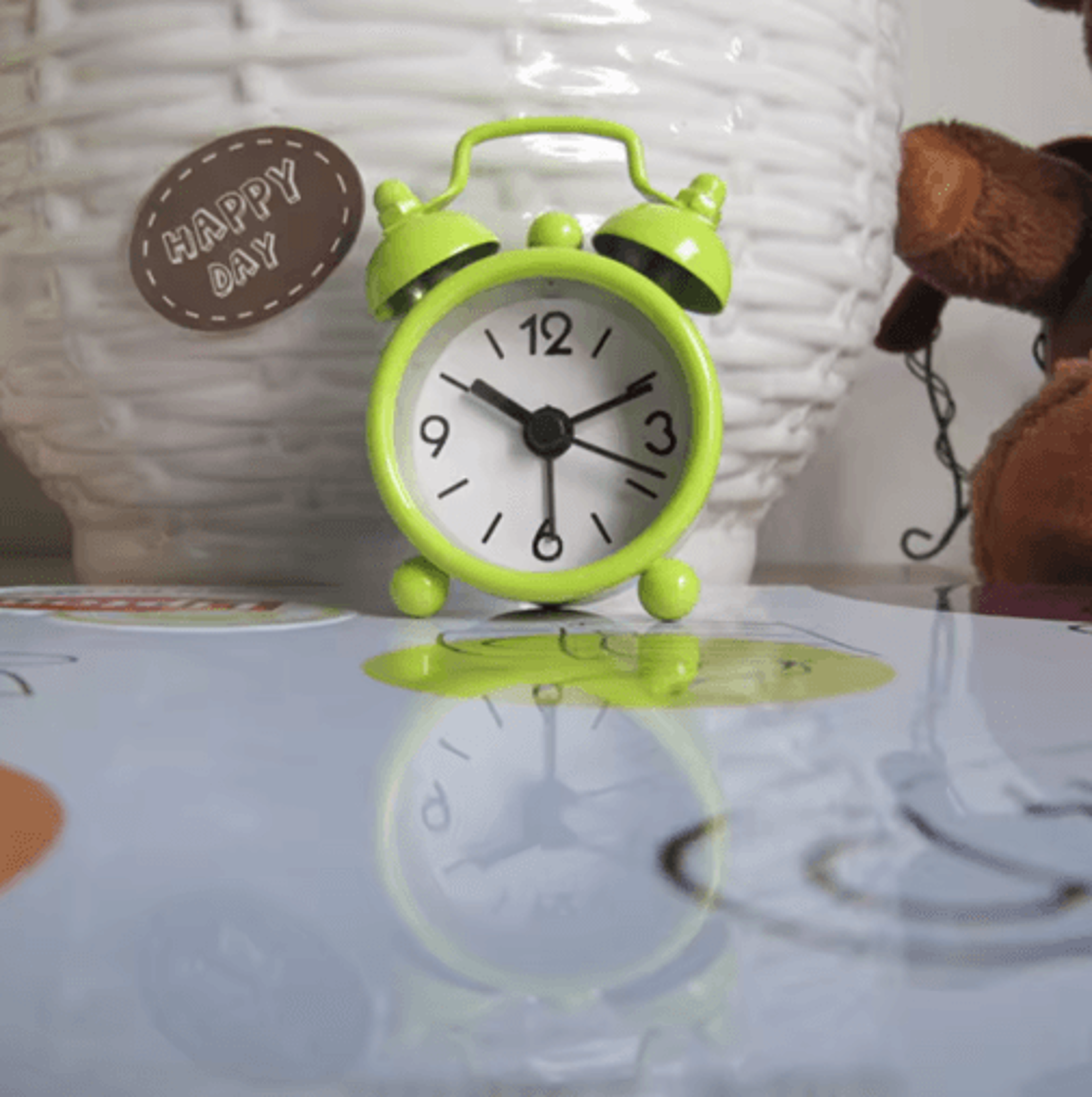 Cute Mini Metal Alarm Clock Compact Electronic Desk Clock For Kids Rooms 4