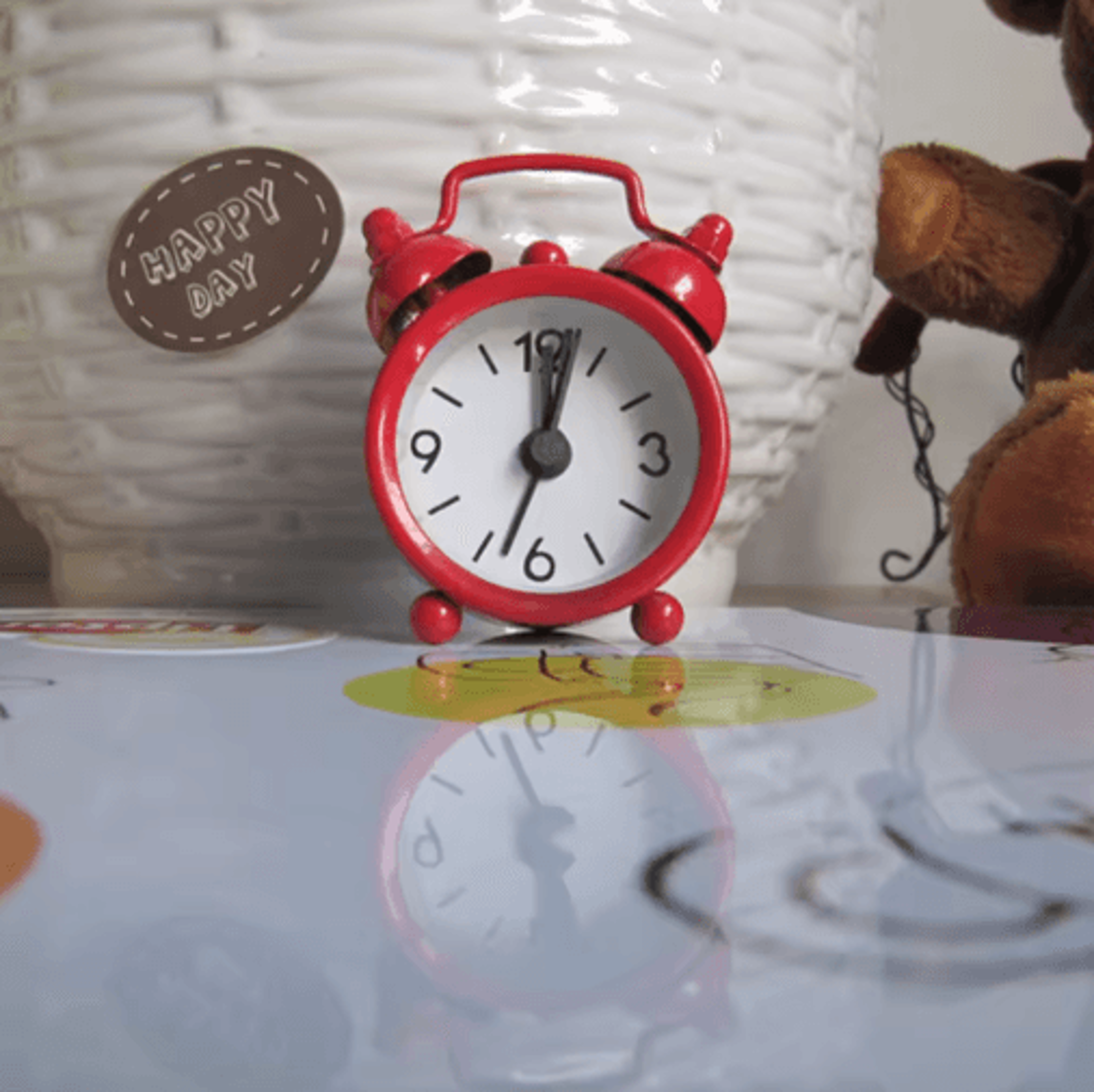 Cute Mini Metal Alarm Clock Compact Electronic Desk Clock For Kids Rooms 6