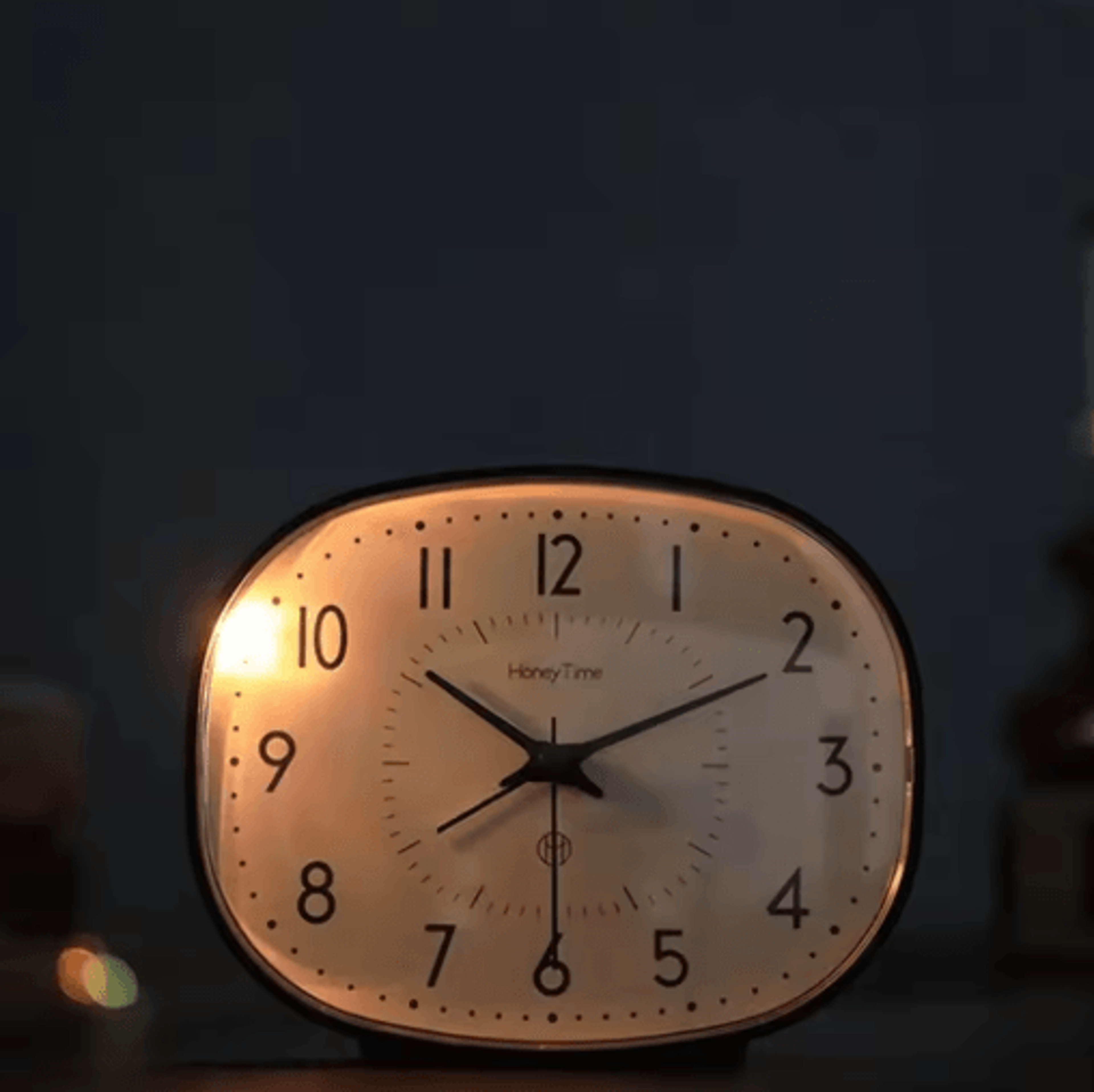 Vintage Silent Desk Alarm Clock  Small Decorative Table Clock 8