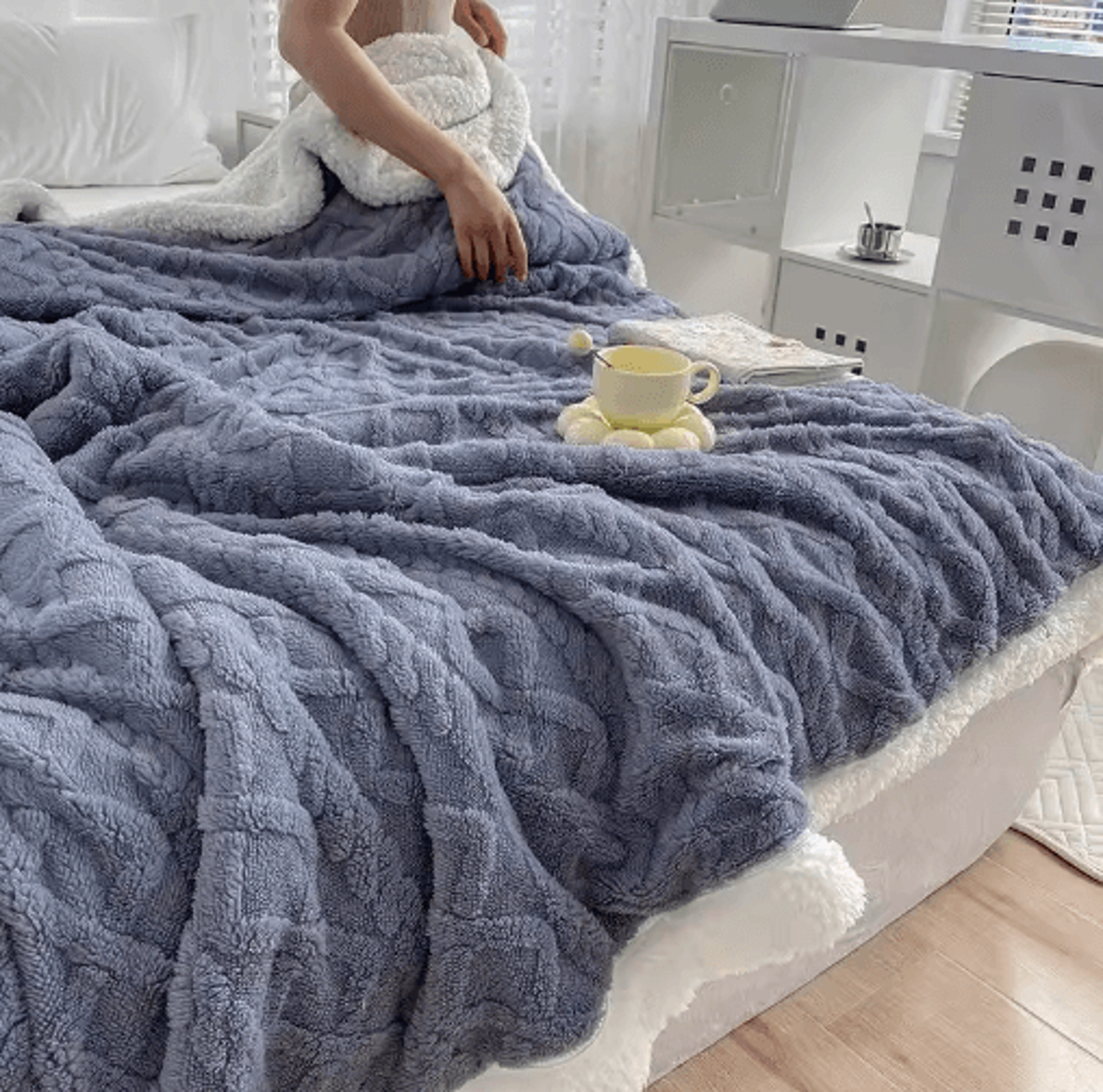 Lamb Wool DoubleSided Winter Blanket  Thick Microfiber Flannel Comforter 1