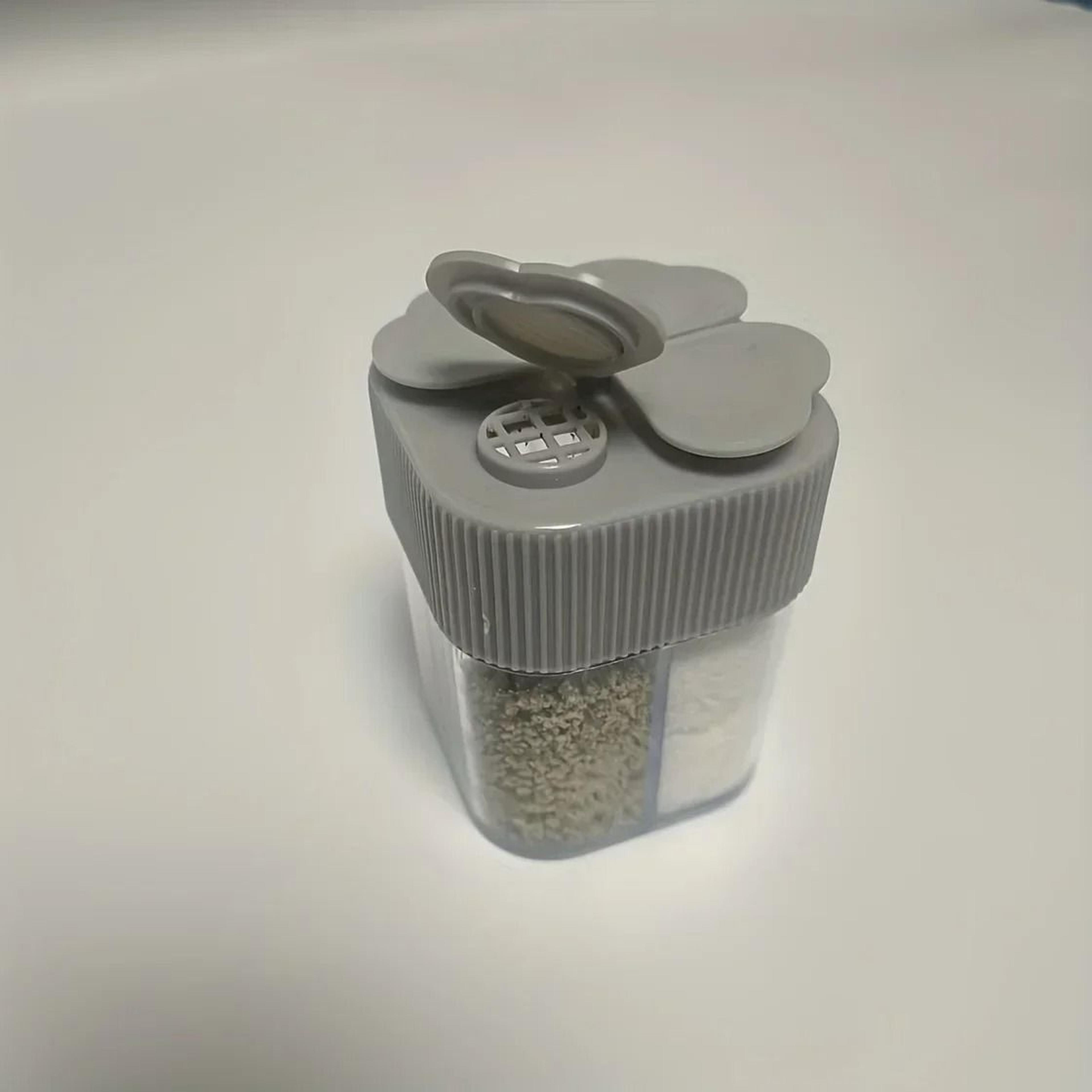 Plastic Spice Shaker 4 Hole Seasoning Dispenser For Kitchen Use 1