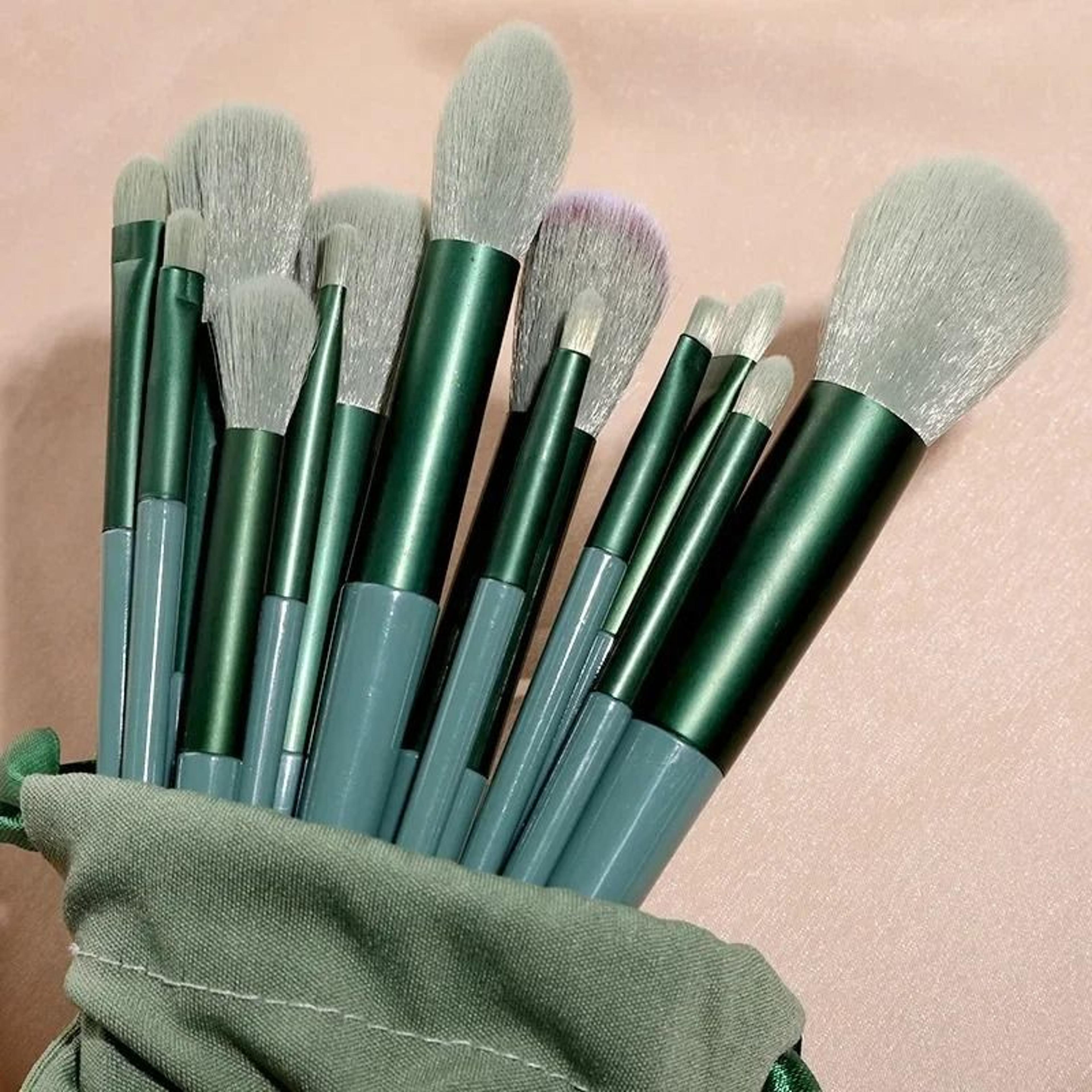 VelvetBlend 13 Piece Soft Fluffy Makeup Brush Set 3