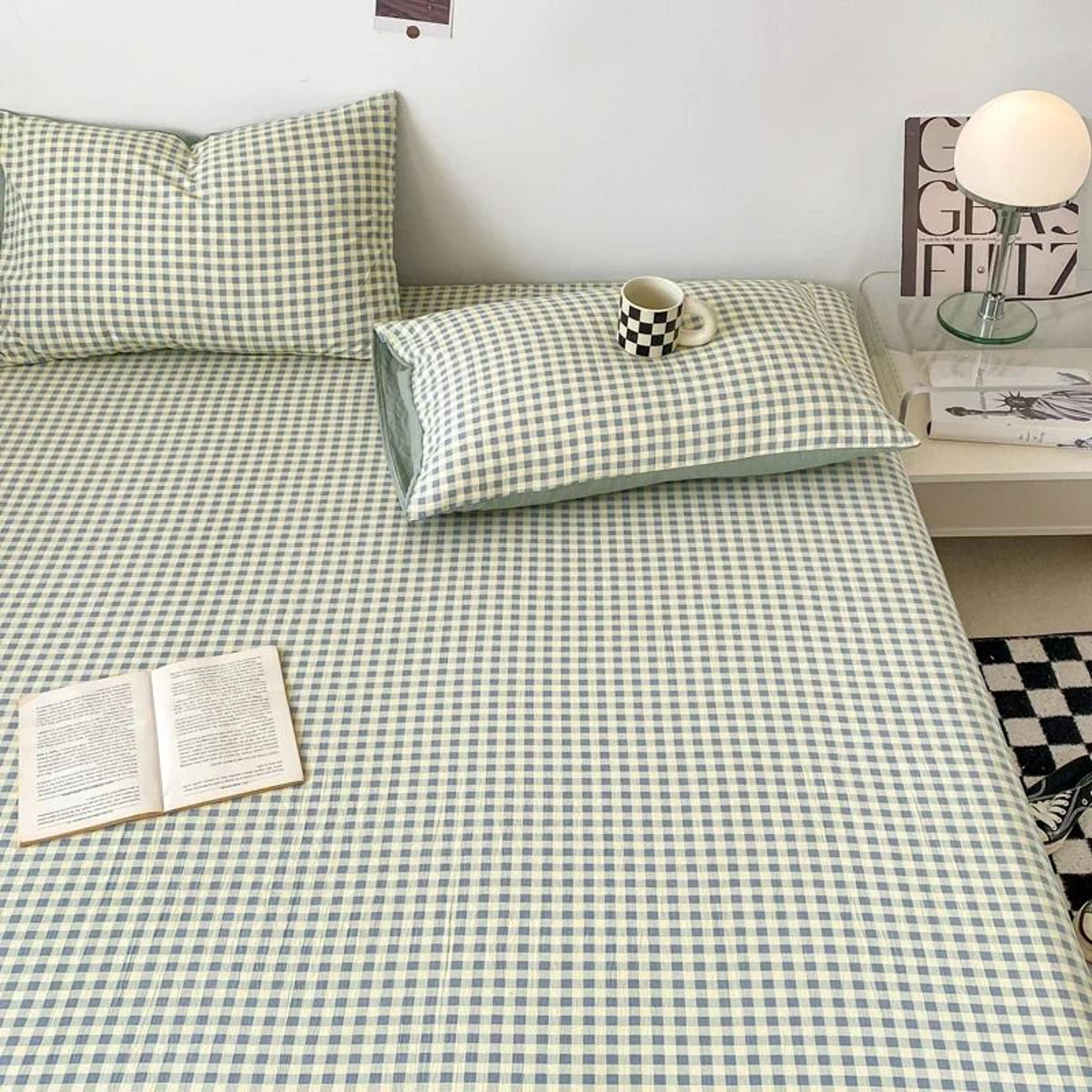 CozyGrid Soft Grid Bed Sheet For Bedroom And Guestroom 2