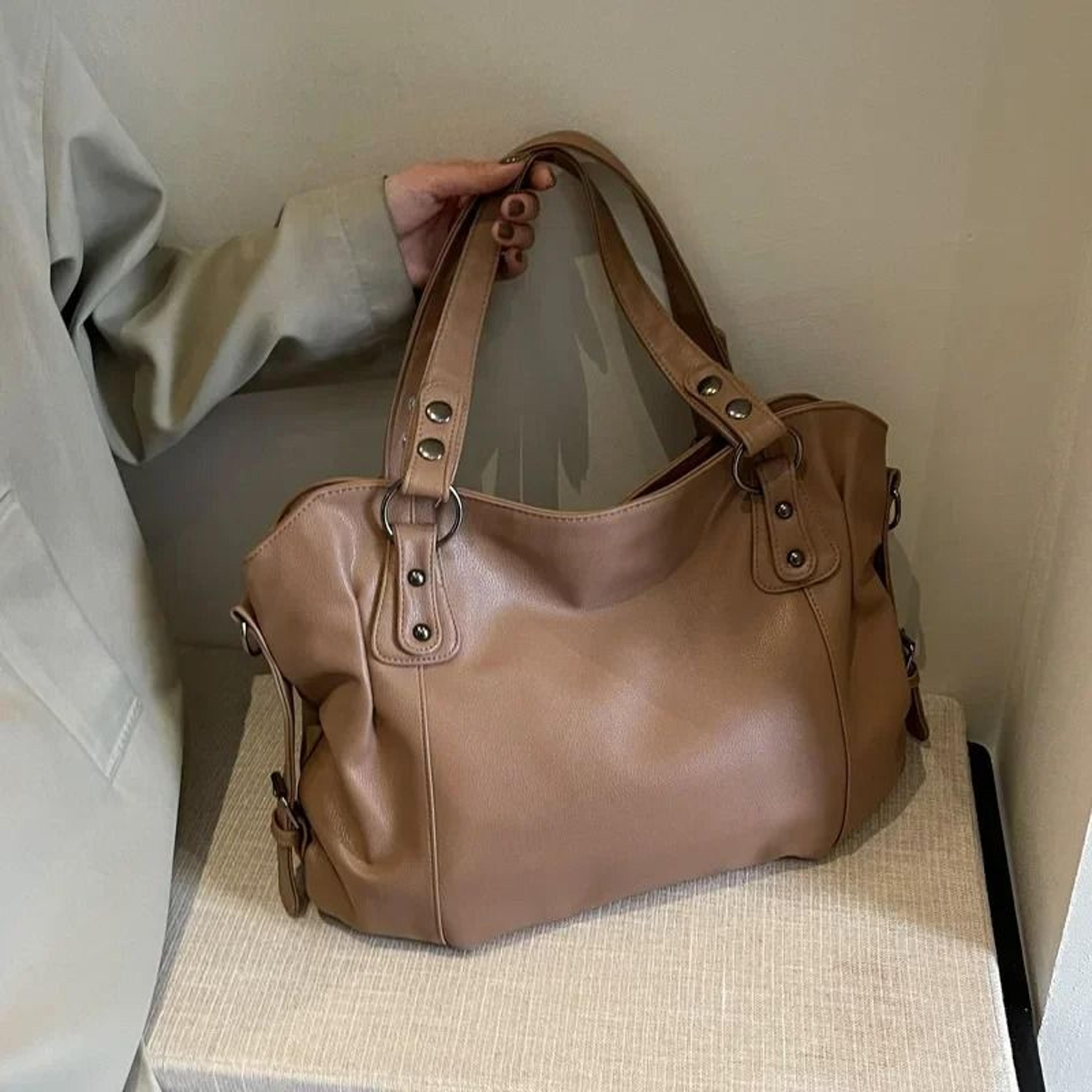 High Quality PU Shoulder Bag With Soft Interior And Contrast Design For Women 9