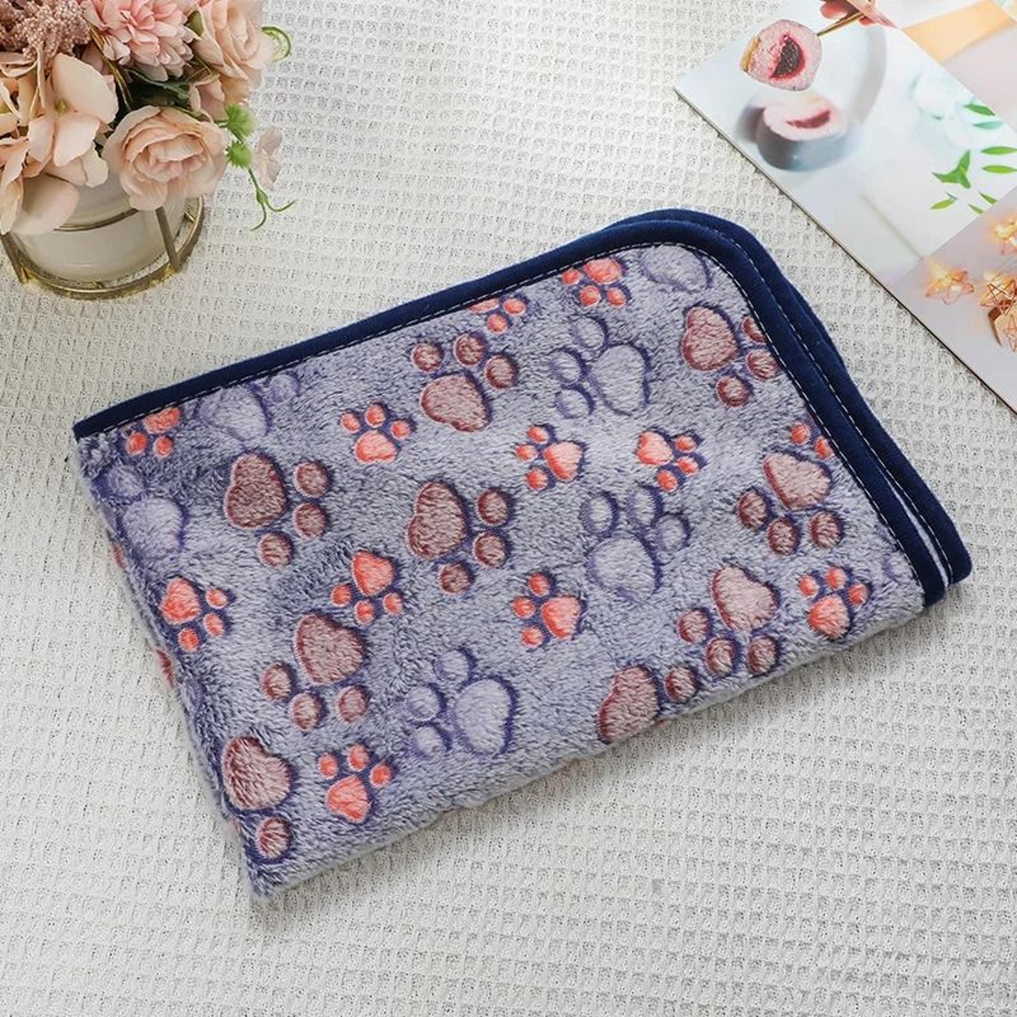 Soft Flannel Paw Print Pet Blanket Warm Mat For Dogs And Cats 8