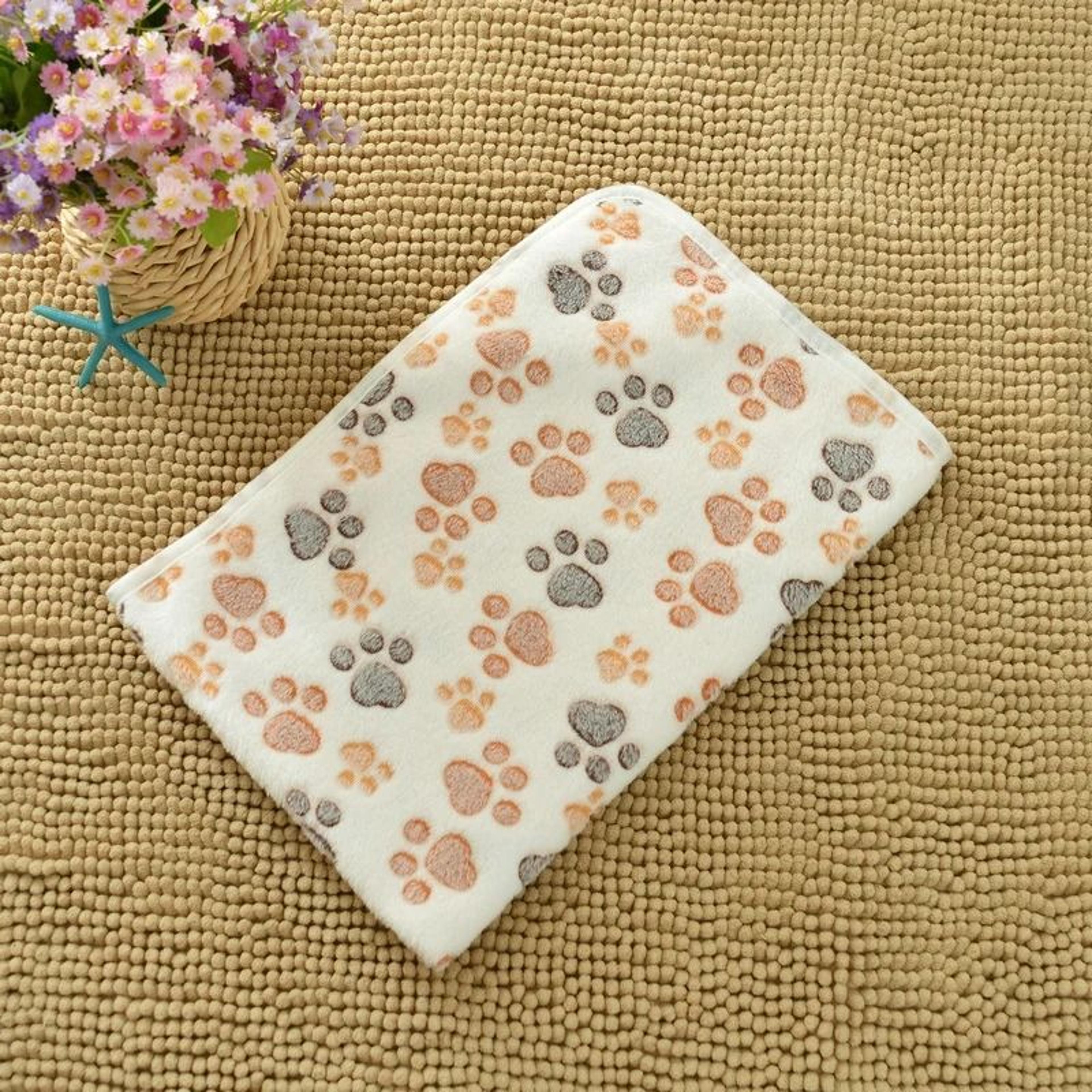 Soft Flannel Paw Print Pet Blanket Warm Mat For Dogs And Cats 3