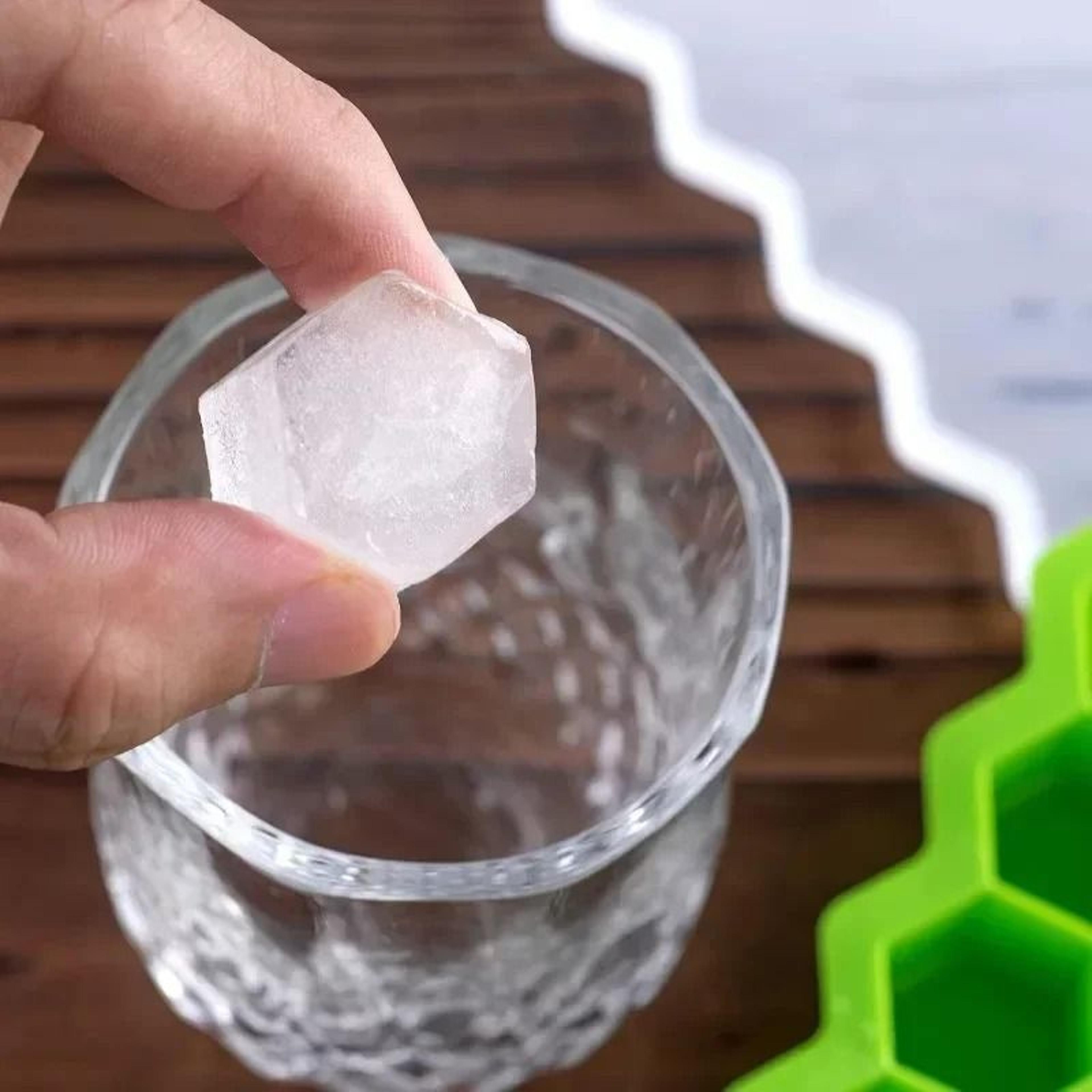 Easy Release Silicone Honeycomb Ice Cube Tray With Lid For Cold Drinks 14