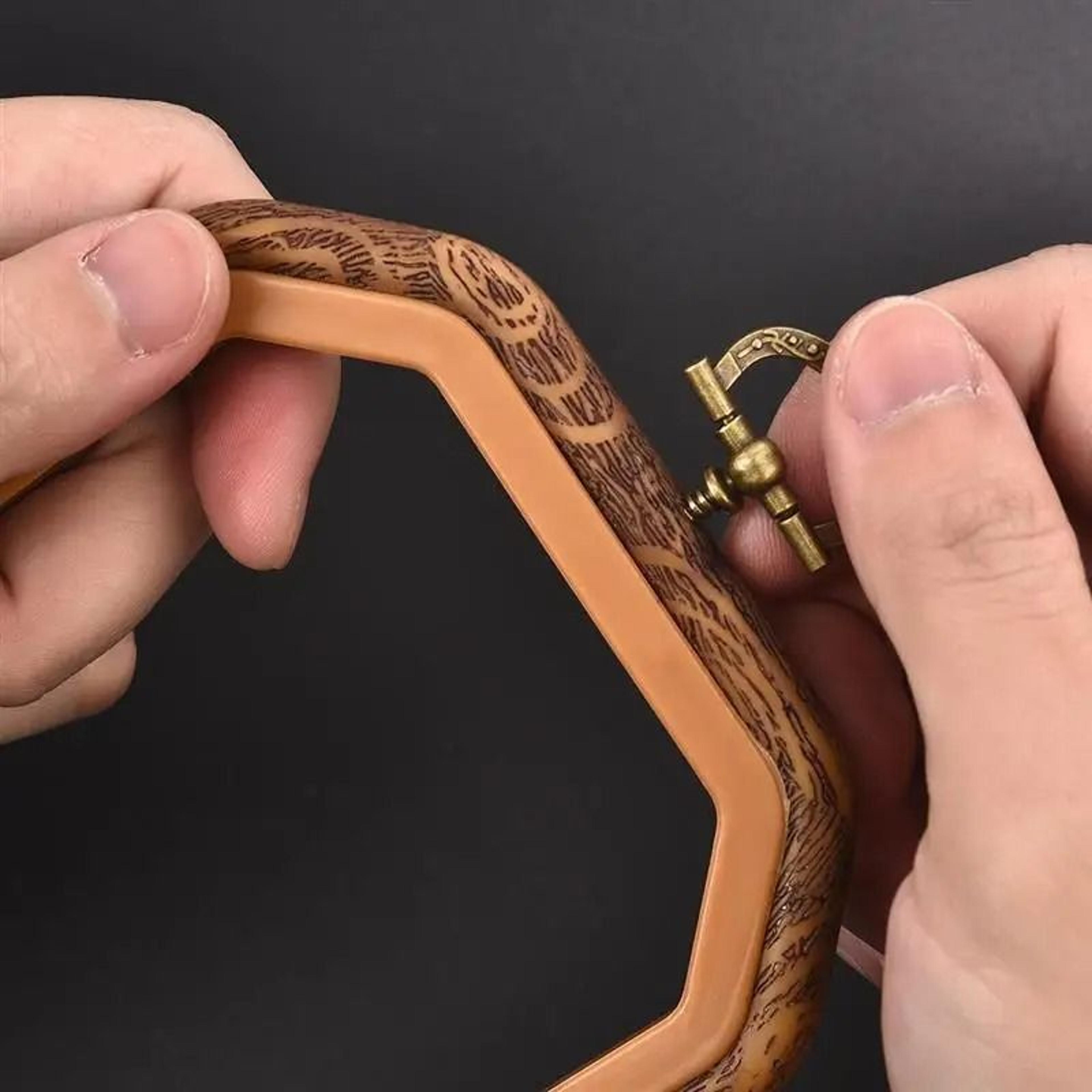 Retro Square Plastic Embroidery Hoop For Stable Stitching And Decorative Display 17