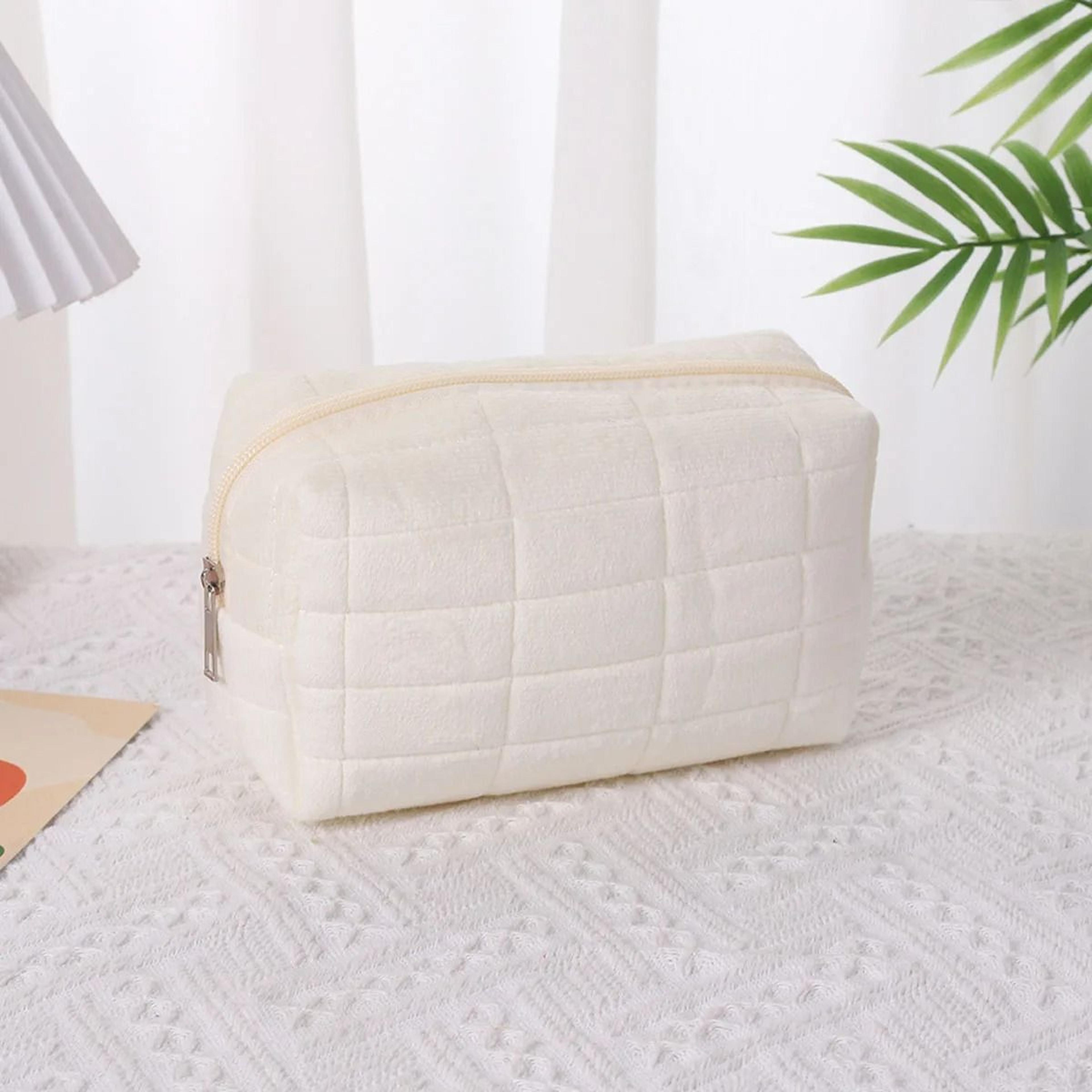 Padded Large Capacity Makeup Bag And Travel Cosmetic Organizer 4