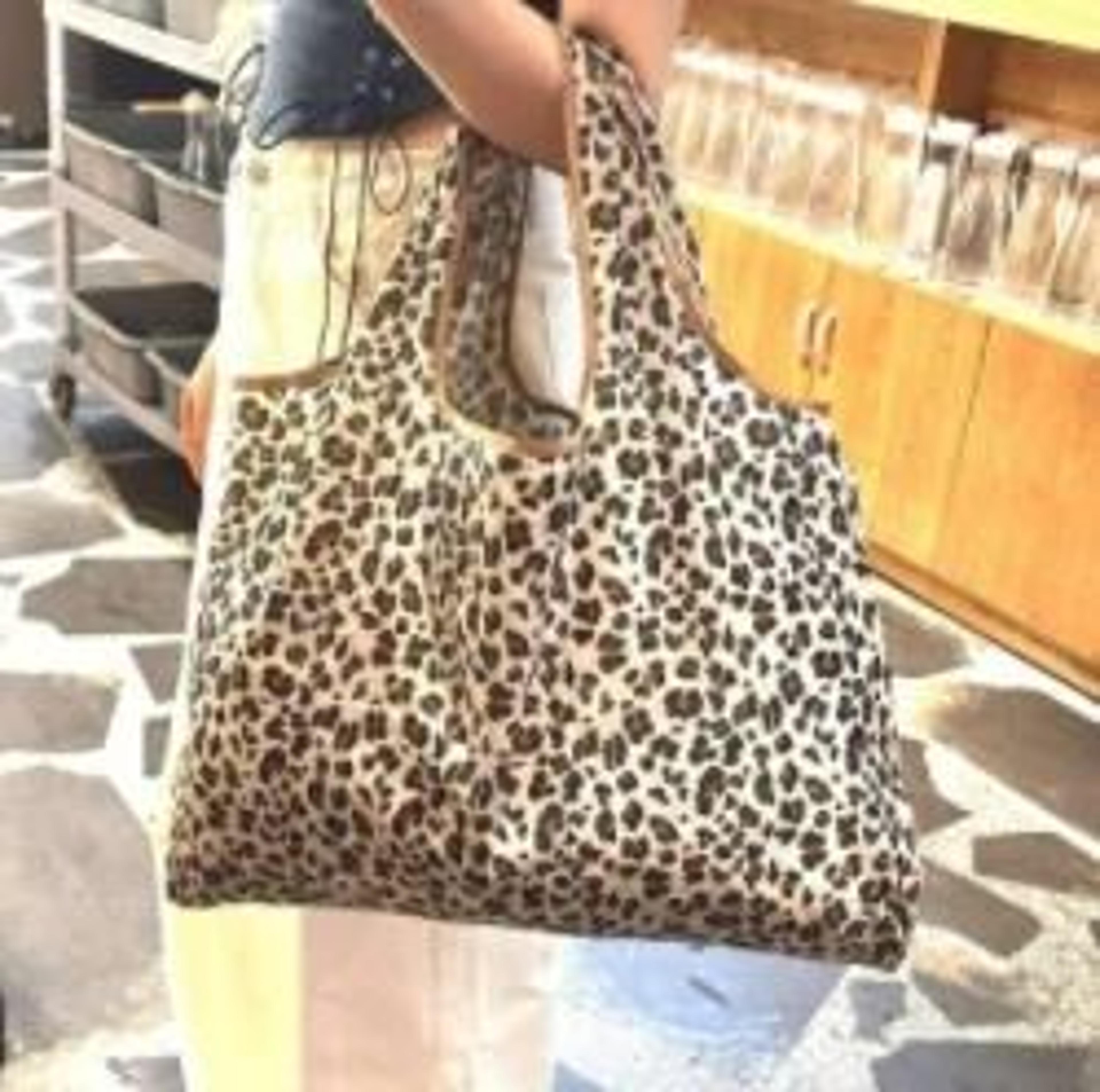 Large Foldable Leopard Print Shopping Tote For Stylish Everyday Carry 1