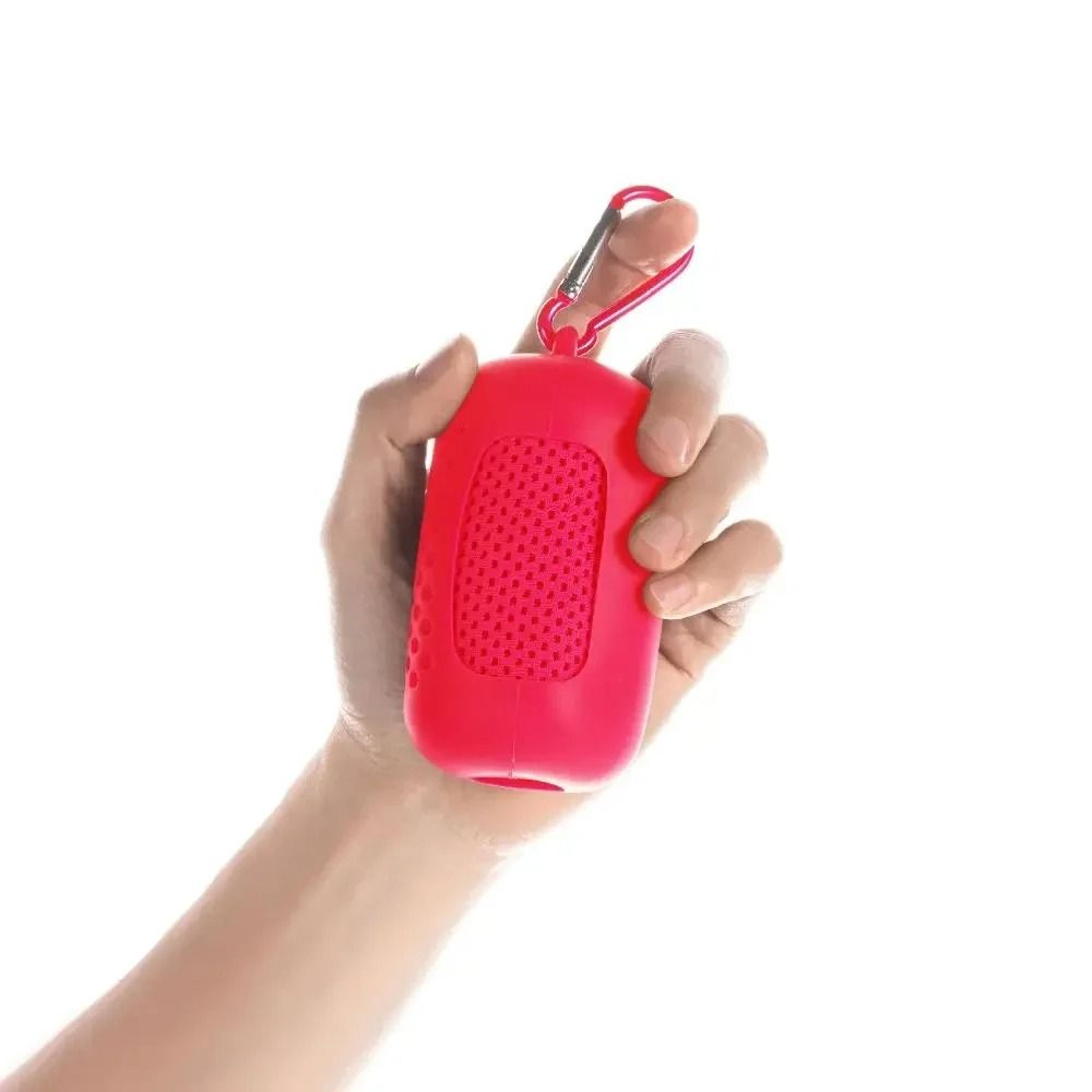 Portable Quick Dry Cooling Towel With Silicone Carry Bag 5