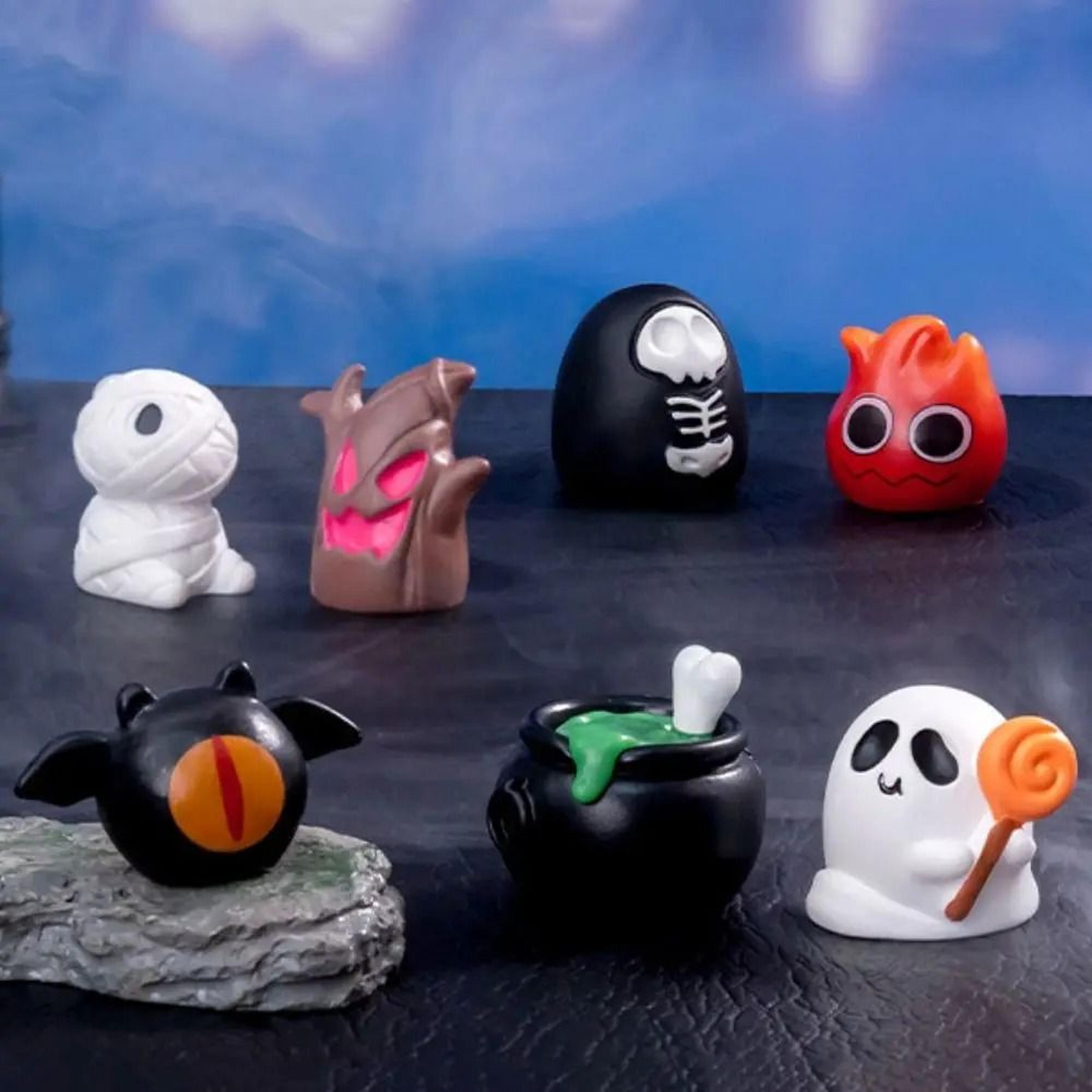 Mini Halloween Figurine Spooky Desk And Party Ornament 17