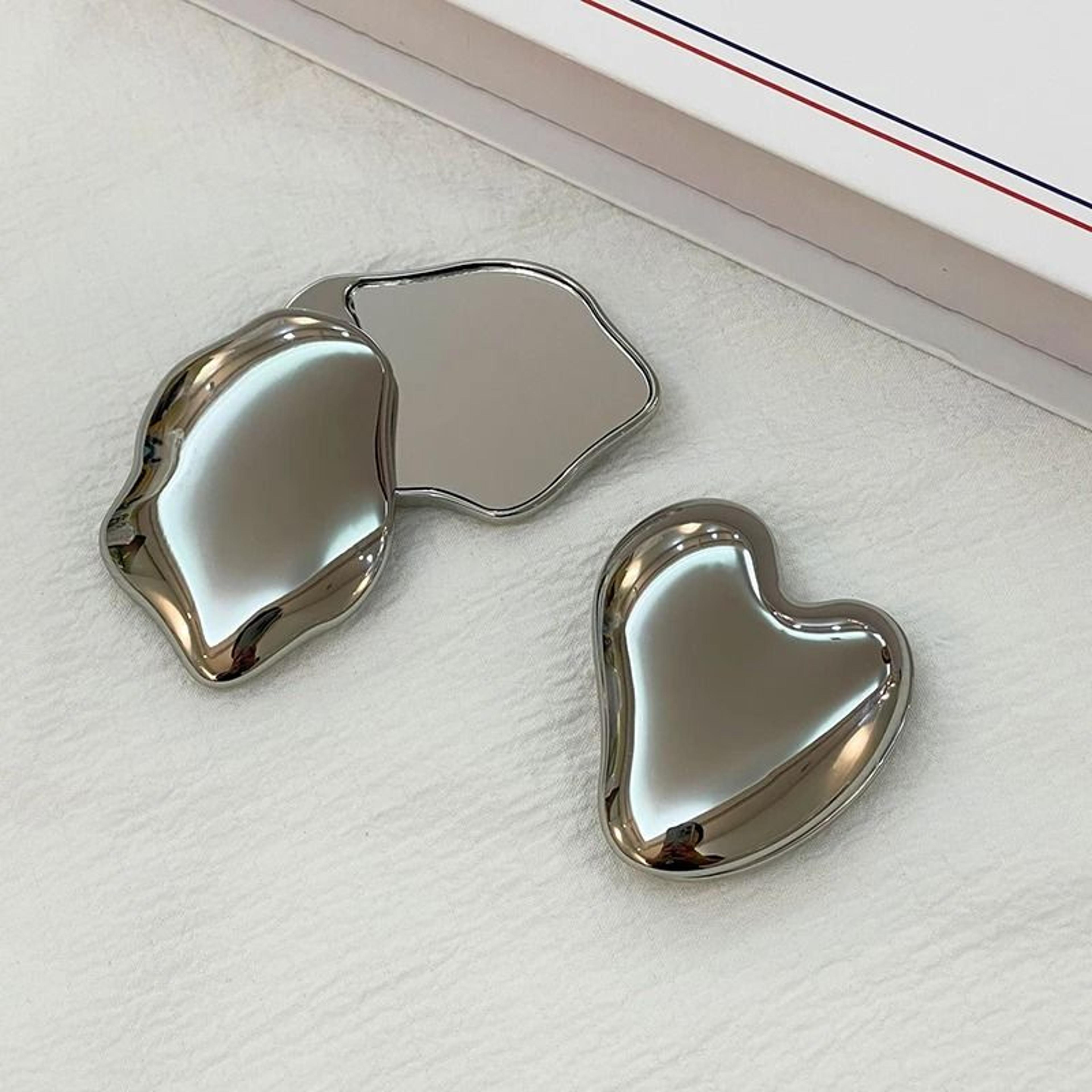 Cute Heart Shaped Rotating Makeup Mirror Portable Handheld Student Beauty Mirror 3