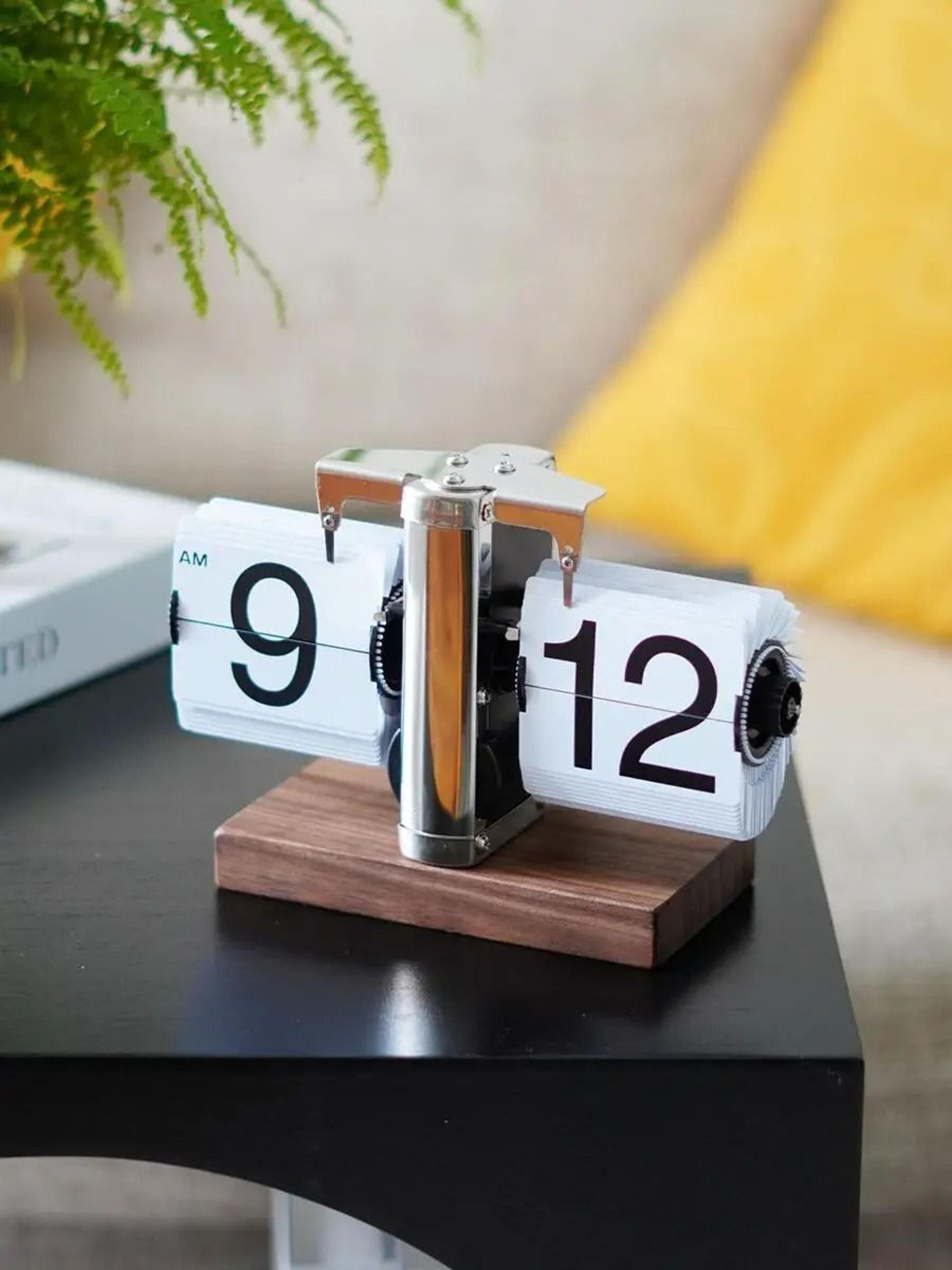 Vintage Automatic Flip Down Desk Clock Retro Mechanical Table Clock 0
