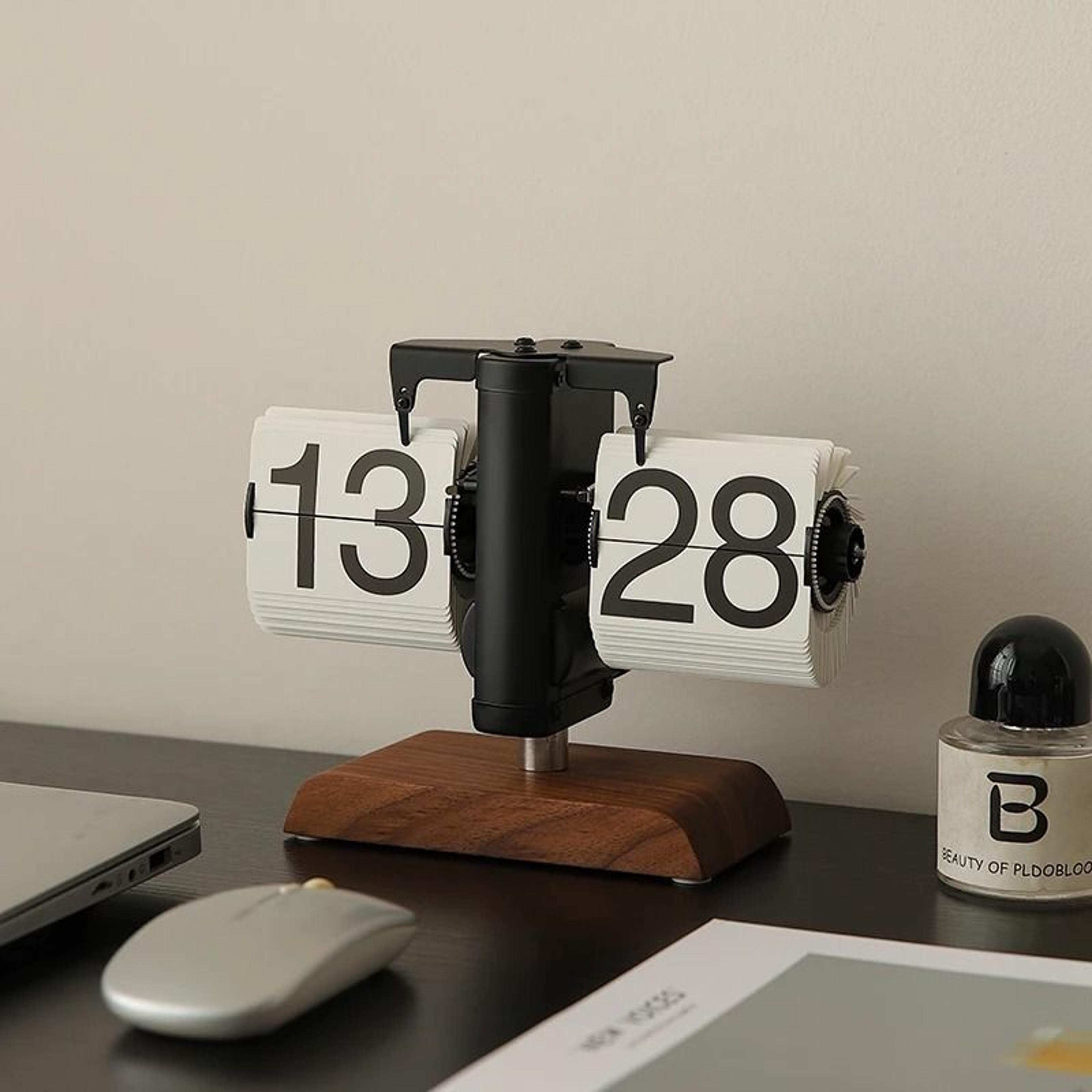 Retro Mechanical Automatic Flip Desk Clock Battery Powered Table Clock 9