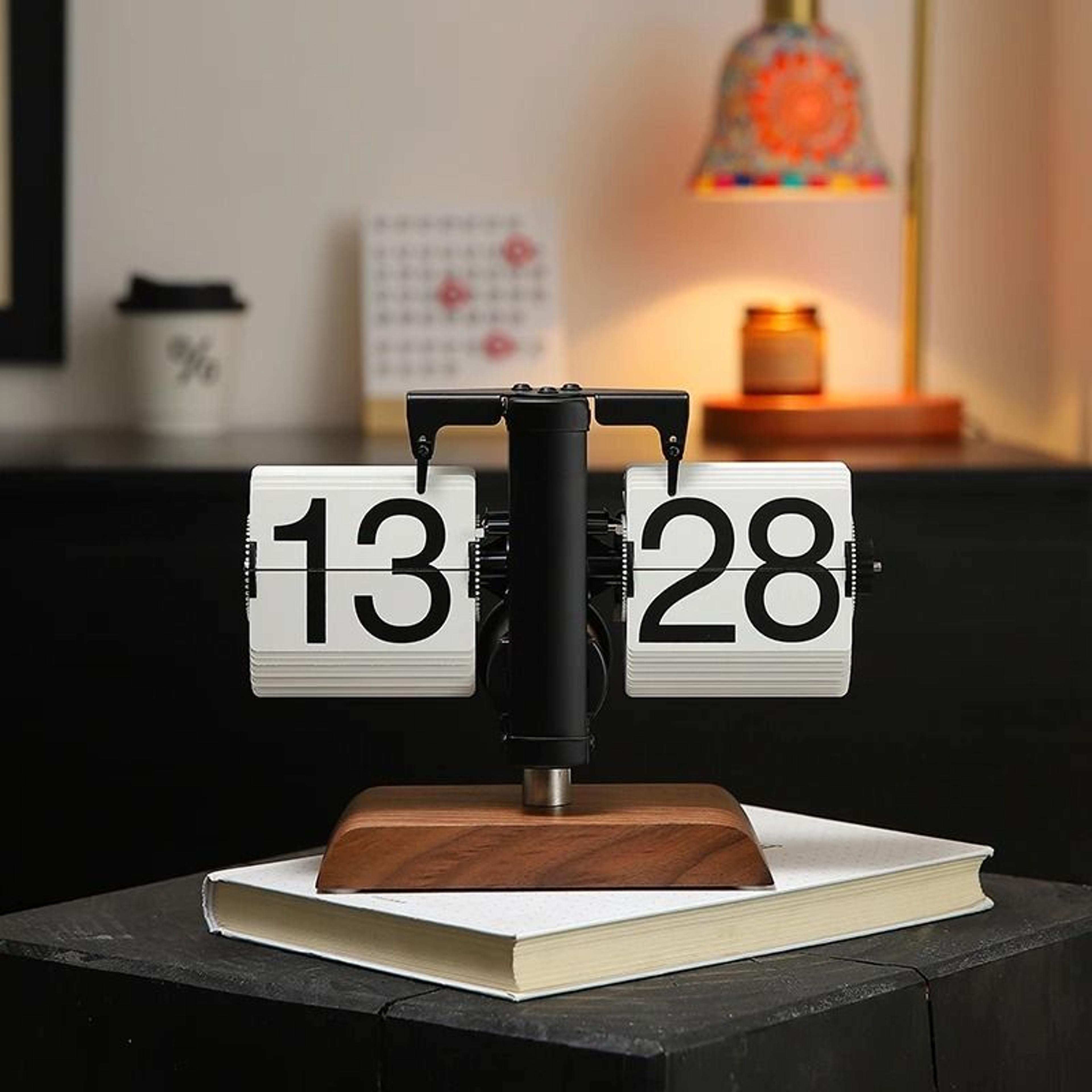 Retro Mechanical Automatic Flip Desk Clock Battery Powered Table Clock 10