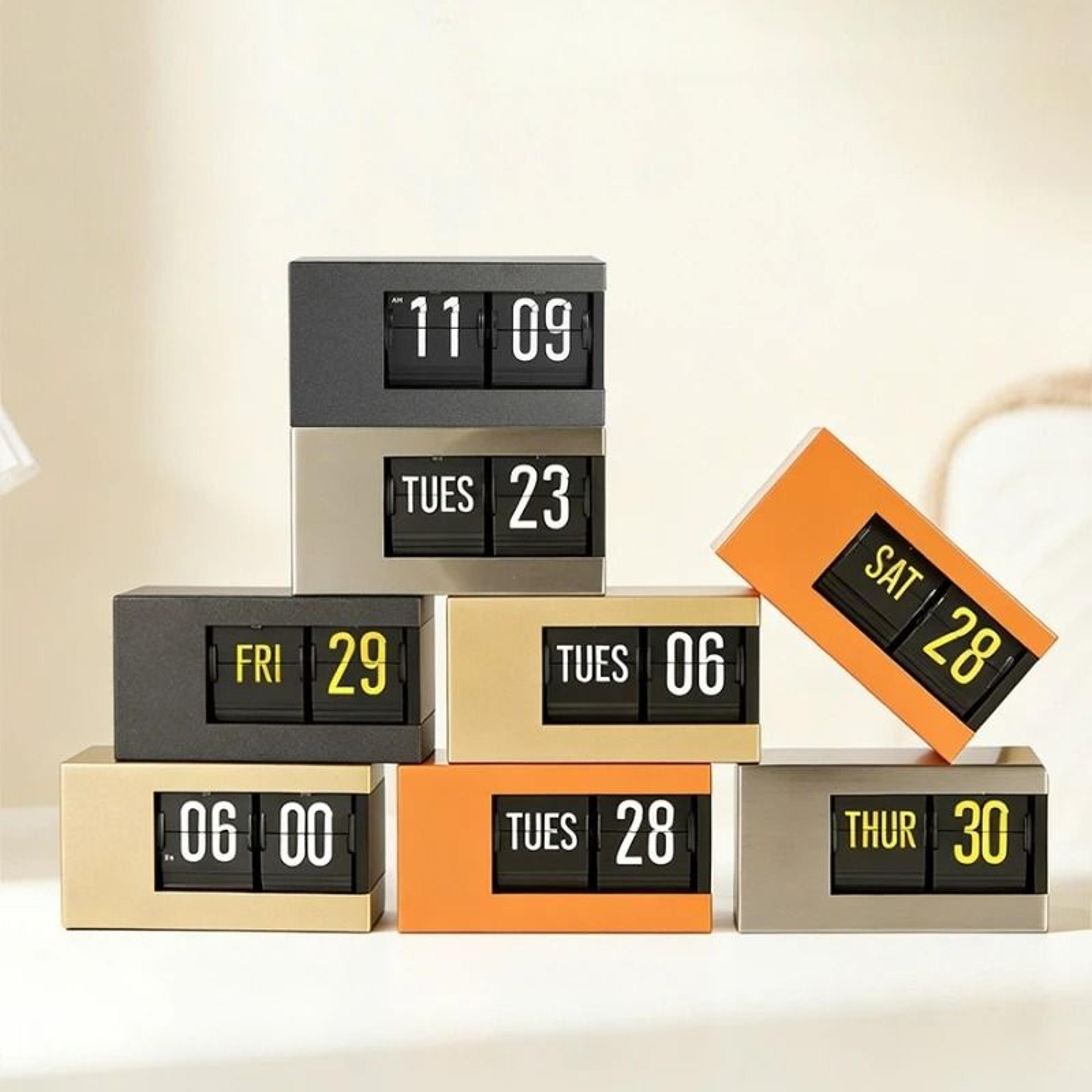Minimalist Silent Flip Calendar Desk Clock With Automatic Date Display 10