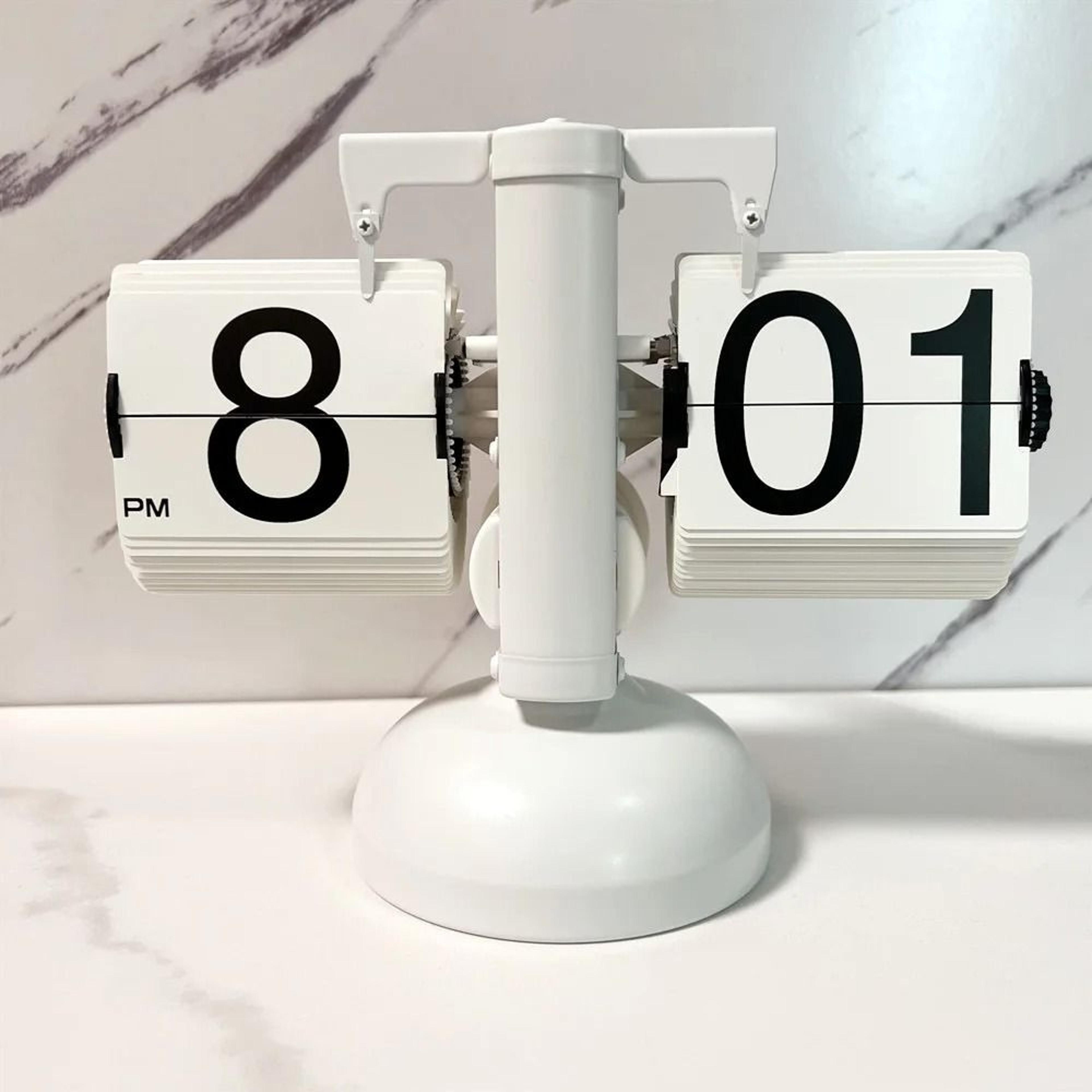 Retro Automatic Flip Desk Clock With Metal Frame 10