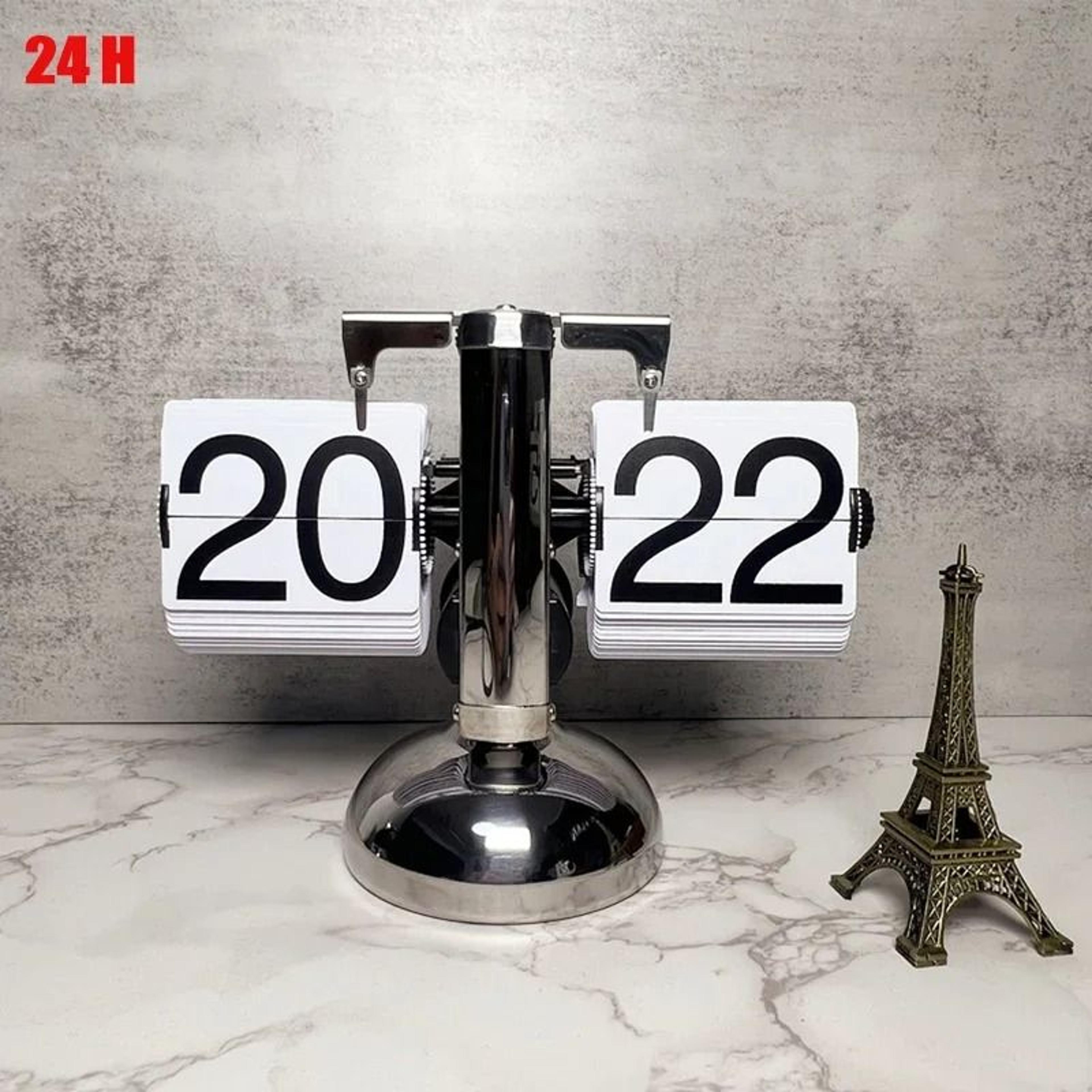Vintage Automatic Flip Desk Clock With Quartz Movement 3
