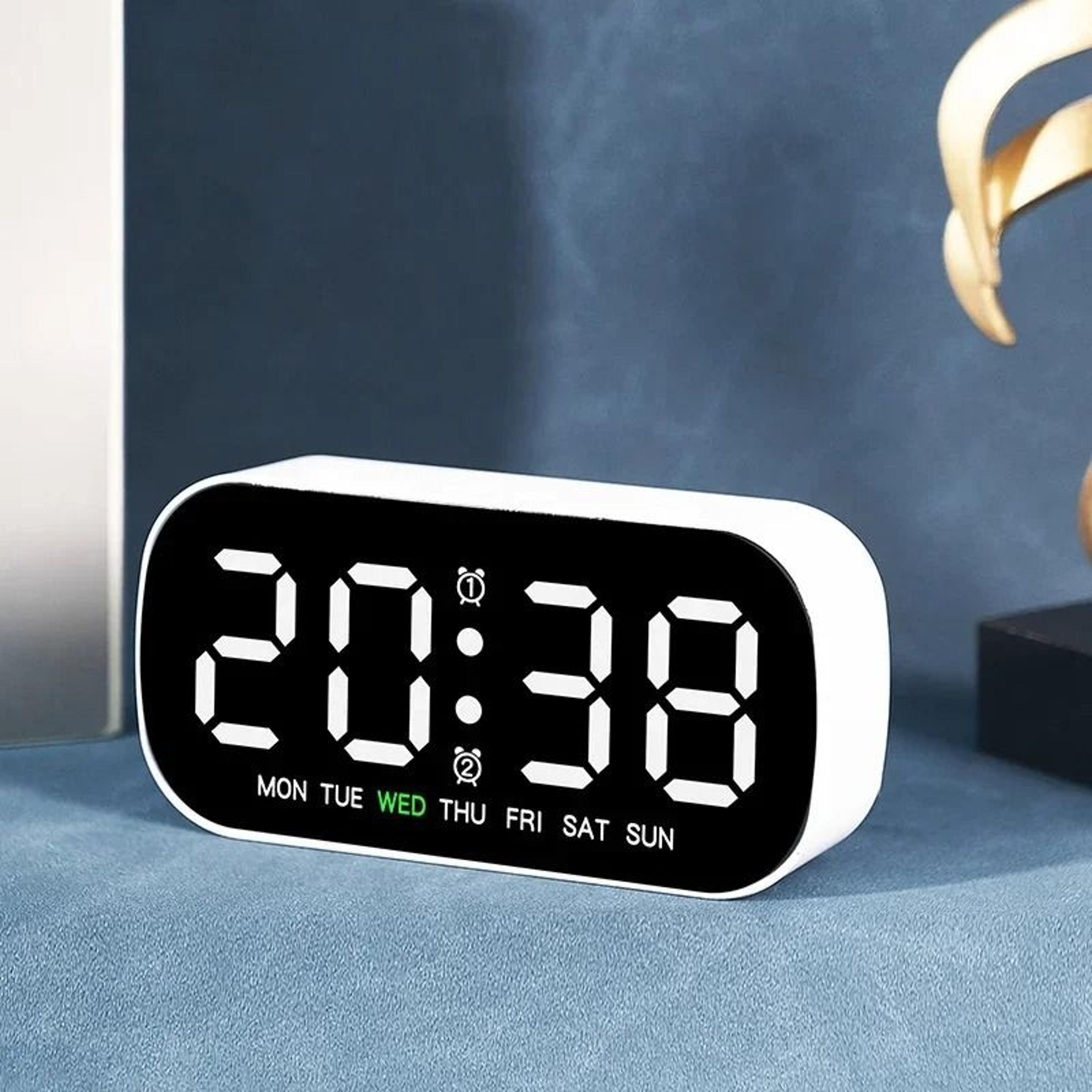 led alarm clock with dual alarms and adjustable brightness