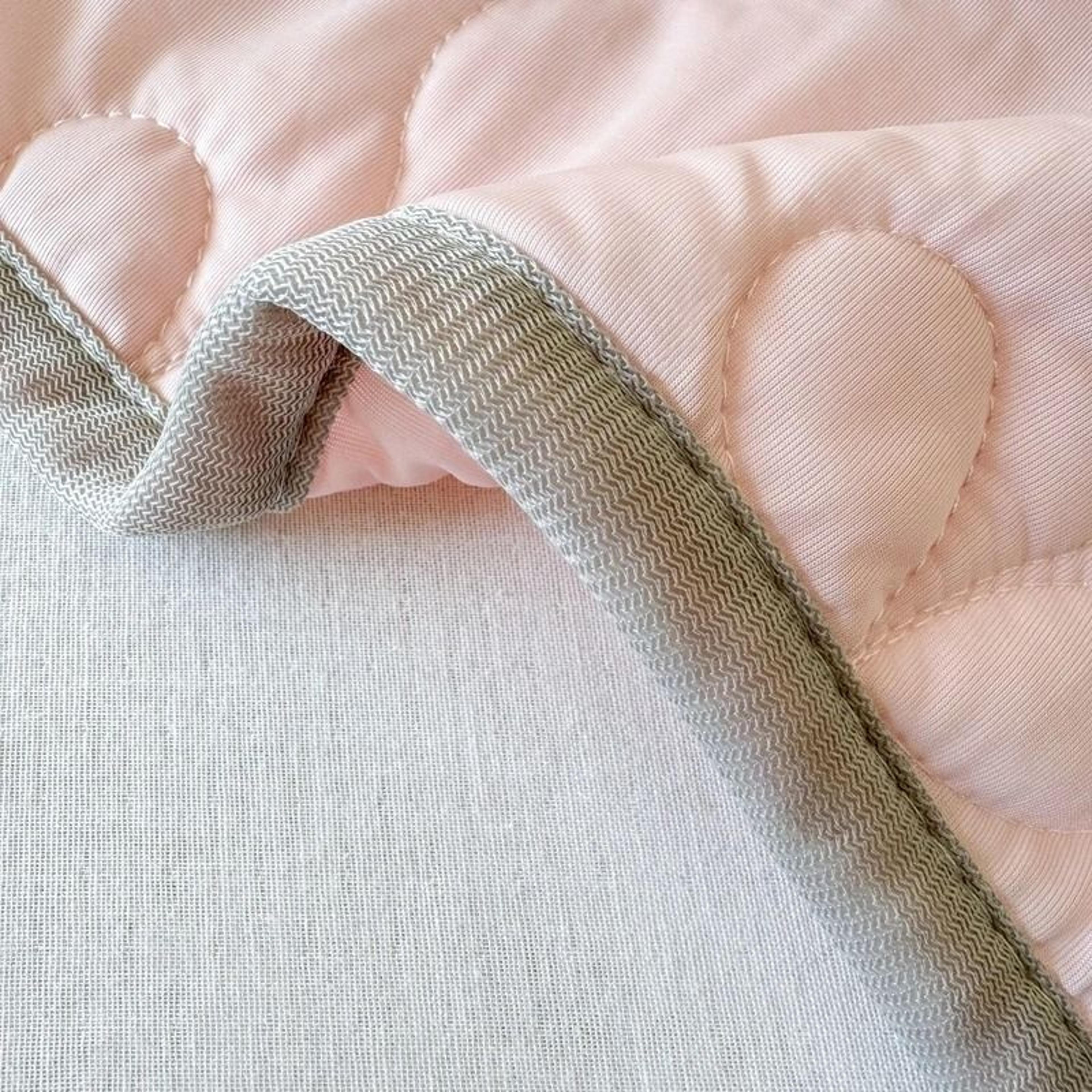 Pink Summer Cooling Blanket Lightweight Clover Quilted Comforter 9
