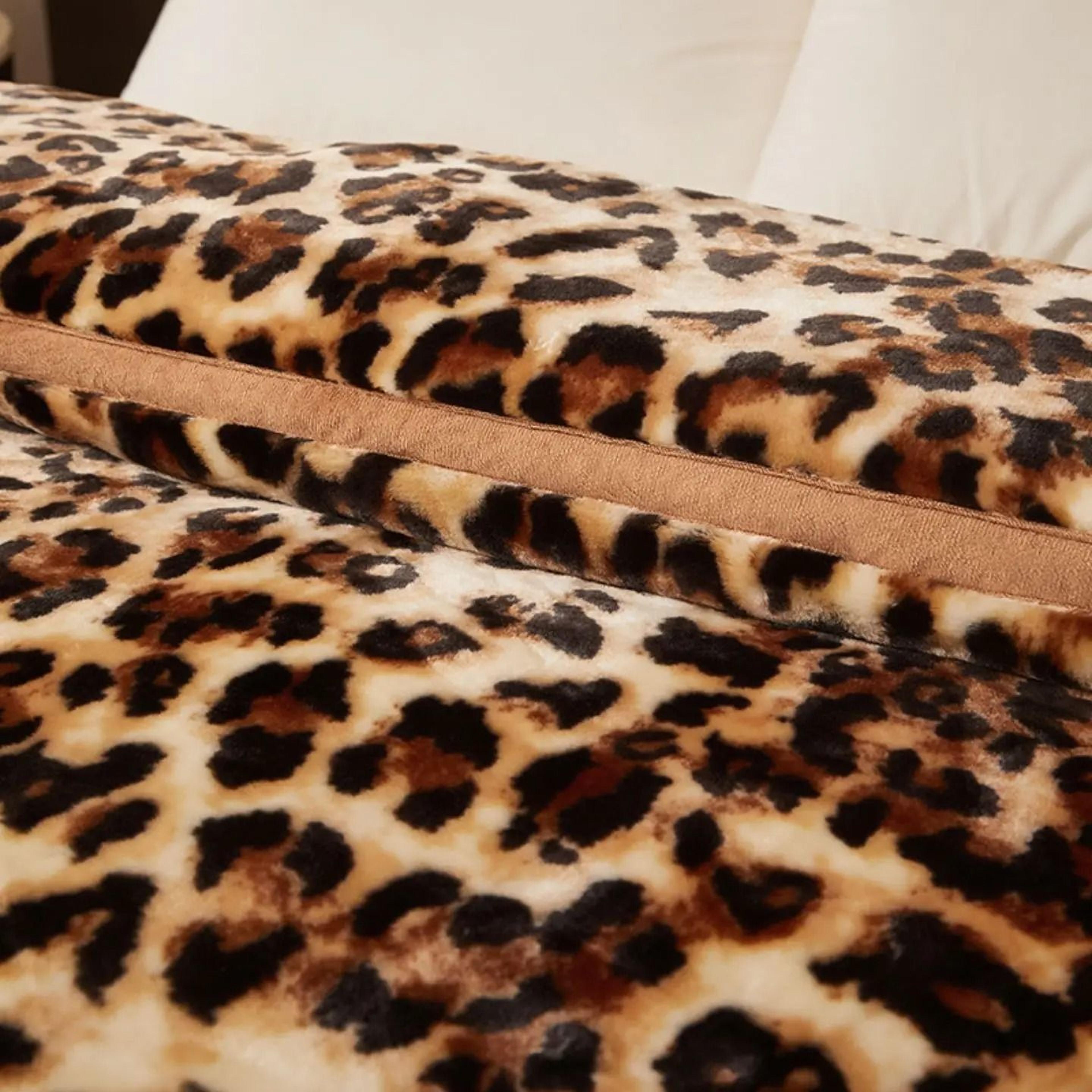Luxury Leopard Plush Winter Blanket Thick Warm Queen Bed Comforter 4