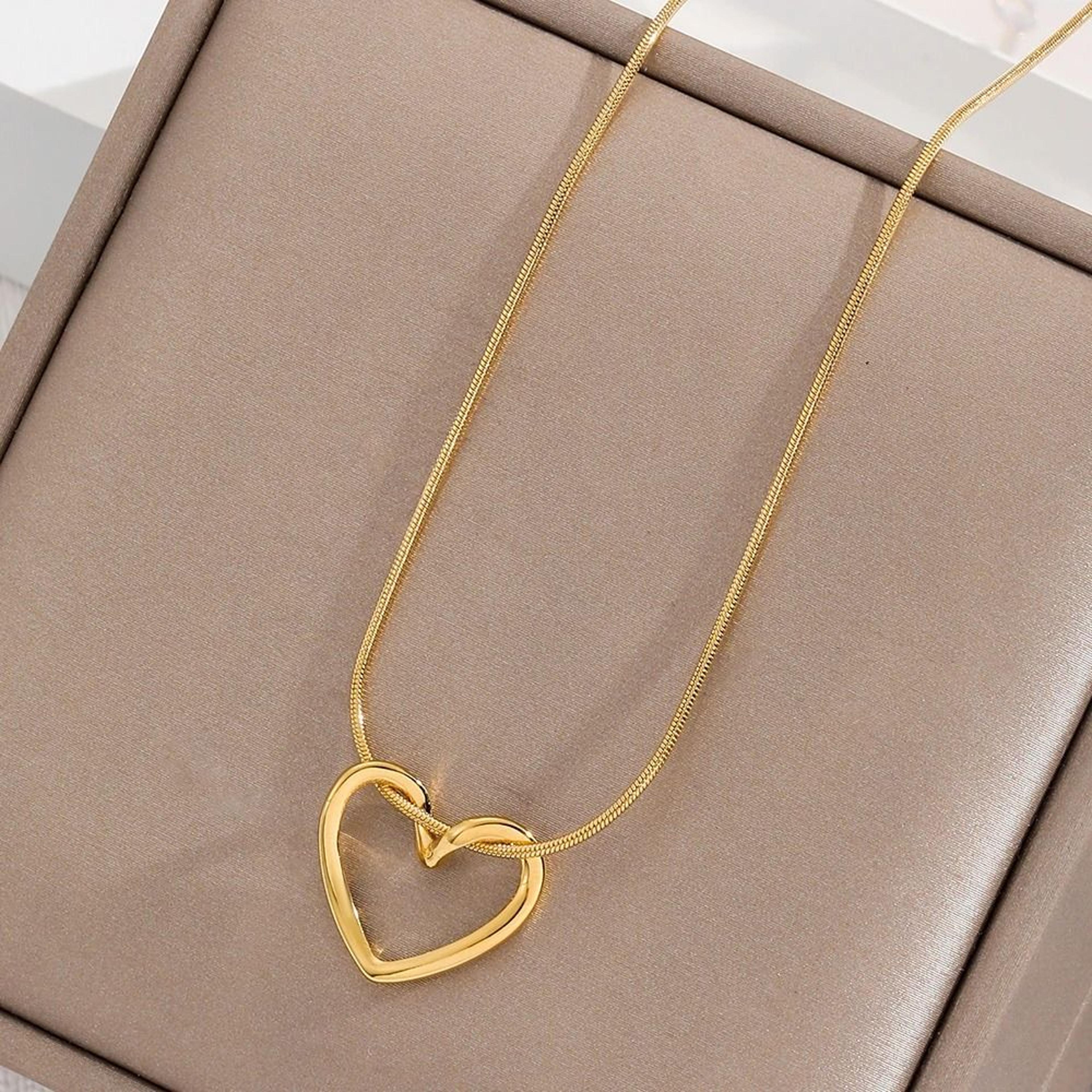 Womens 18K Gold Plated Heart Necklace Twist Pendant Jewelry 1