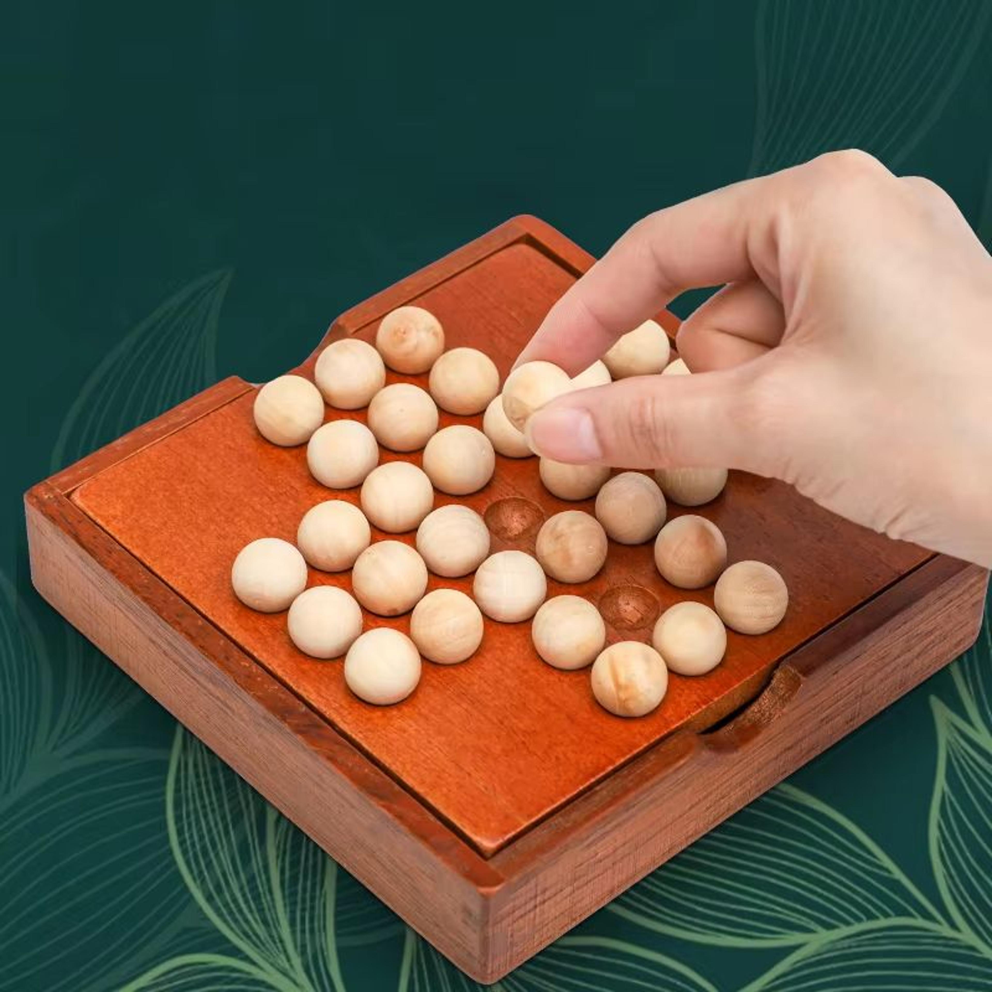 Wooden Peg Solitaire Board Game SinglePlayer Diamond Puzzle For Focus  Logic 2