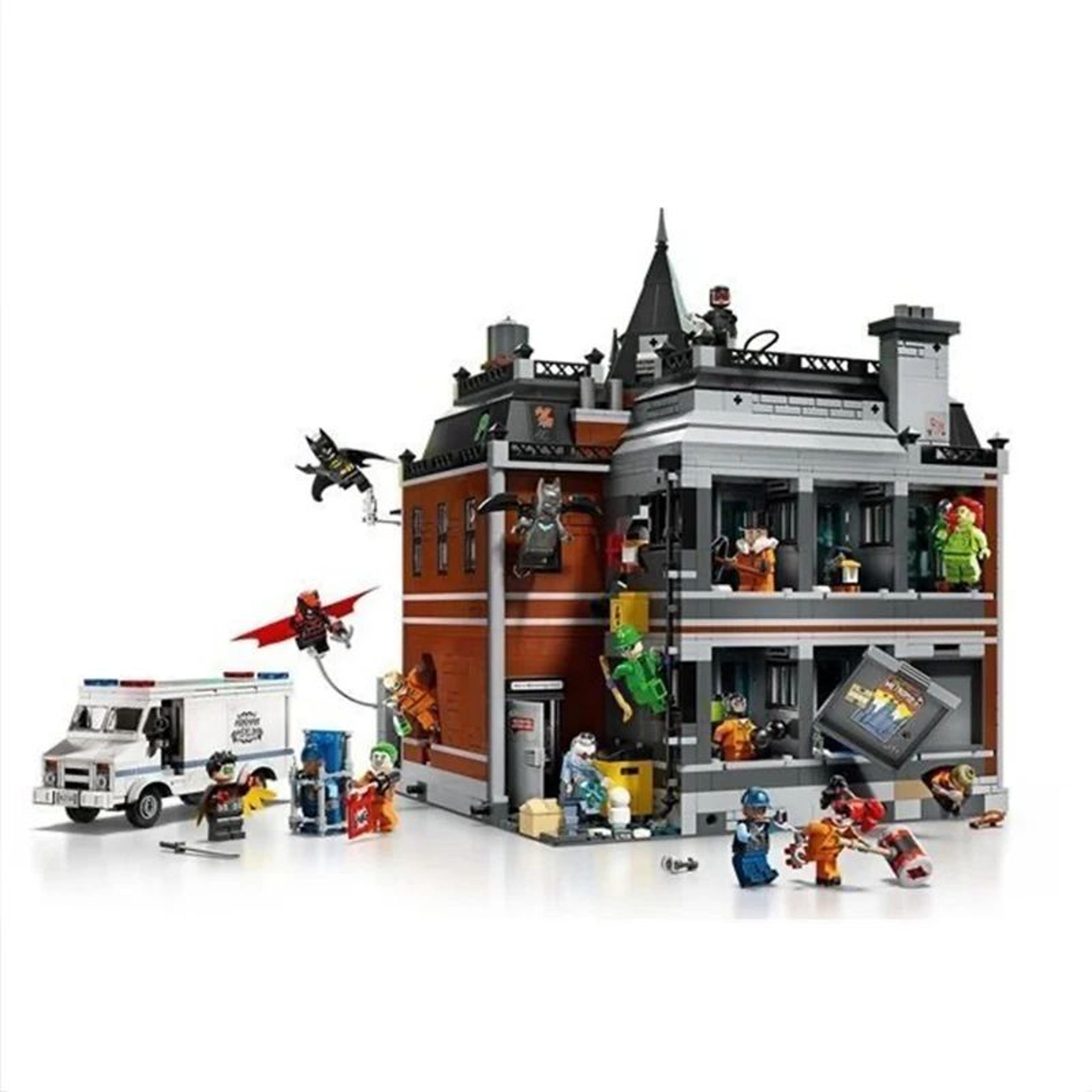 Arkham Asylum Architectural Building Set  Superhero Collectible Display Model For Adults 3