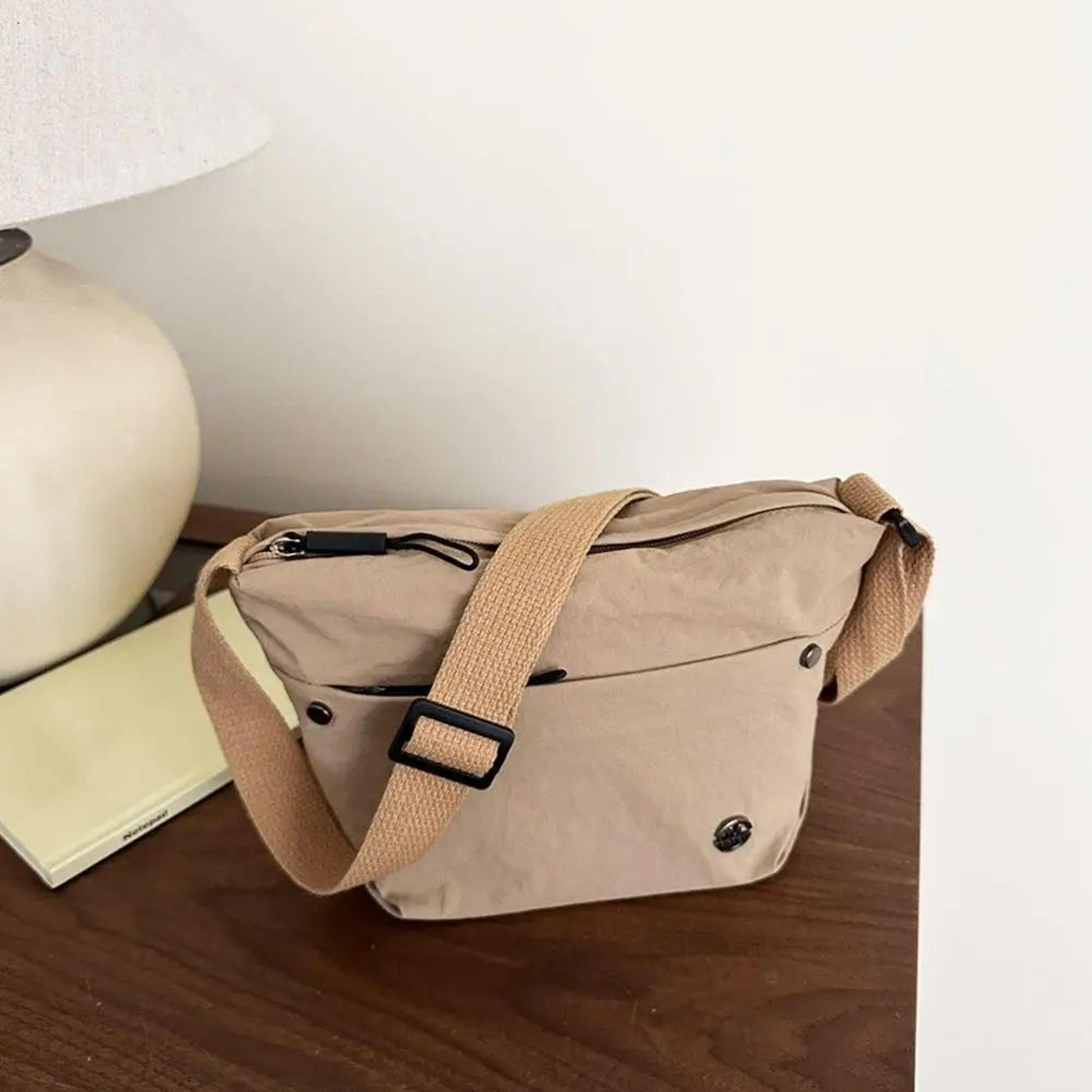 EasyDay Lightweight Tote Bag  Versatile Women Crossbody Bag For Everyday  Outdoor Use 4