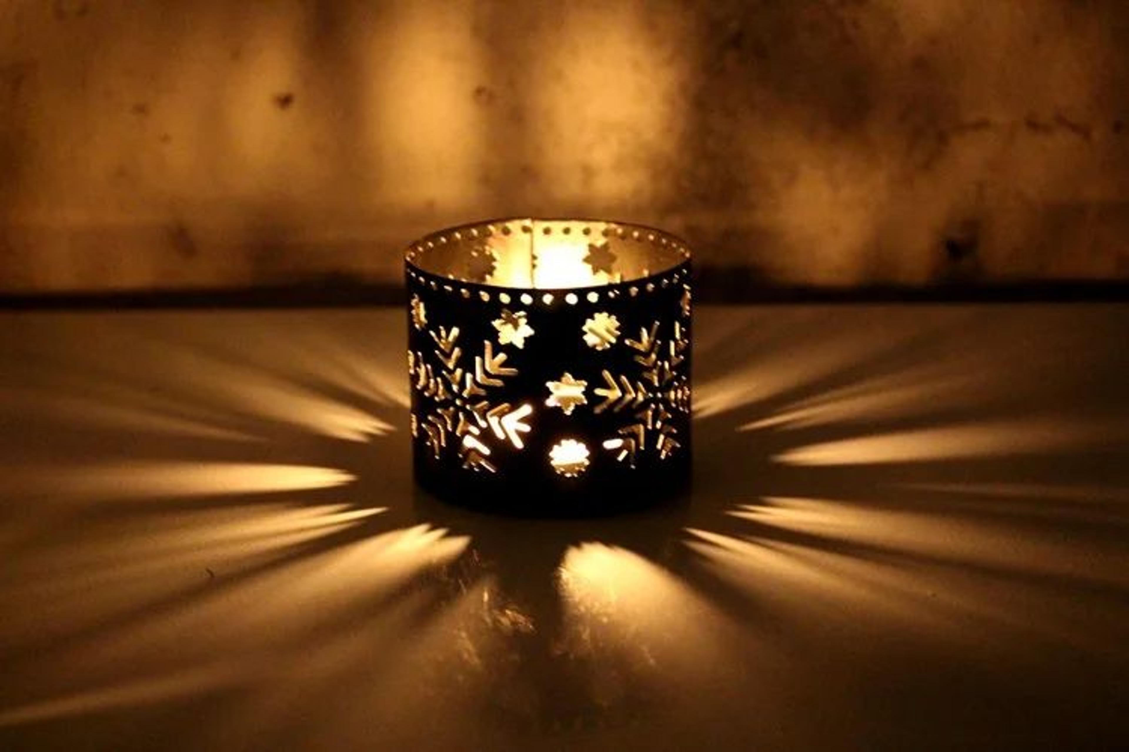 Vintage Snowflake Deer Candle Holder  Elegant Christmas Candle Holder For Festive Table Decor 8