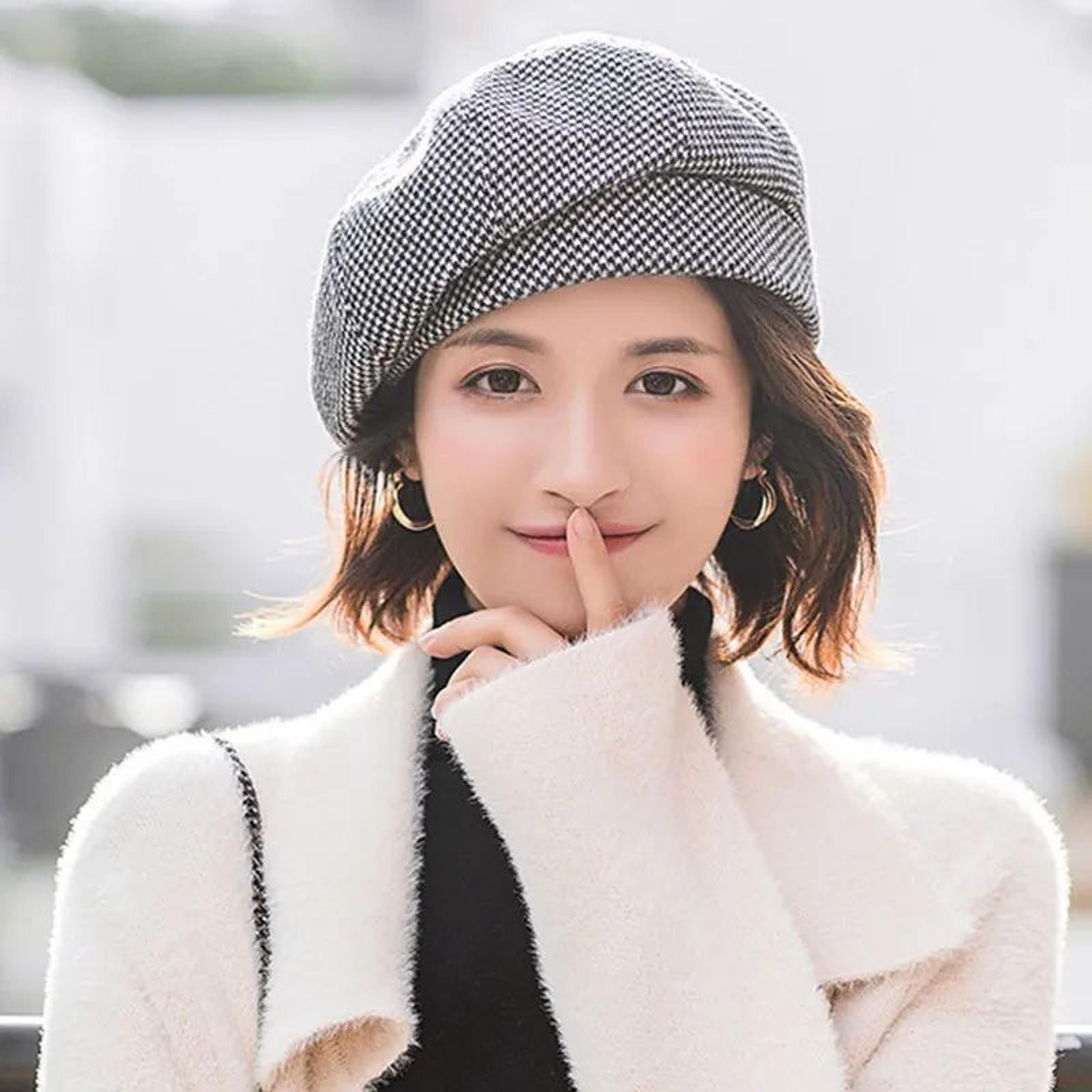 Classic Houndstooth Beret  Chic Women Beret Hat In KoreanInspired British Style 0