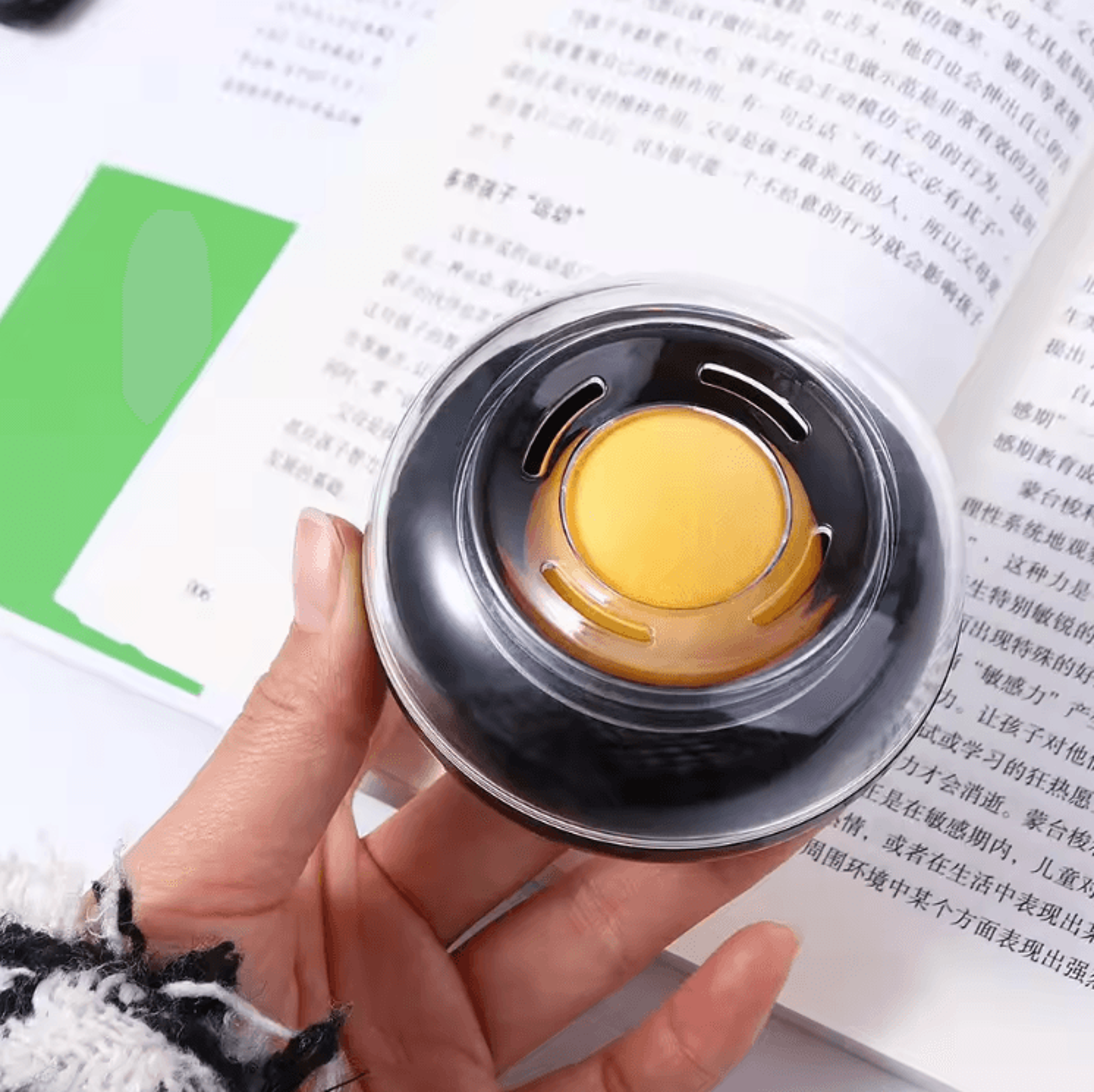 Round Finger Wet Sponge  Cash Counting Moistener Tool With Case 1