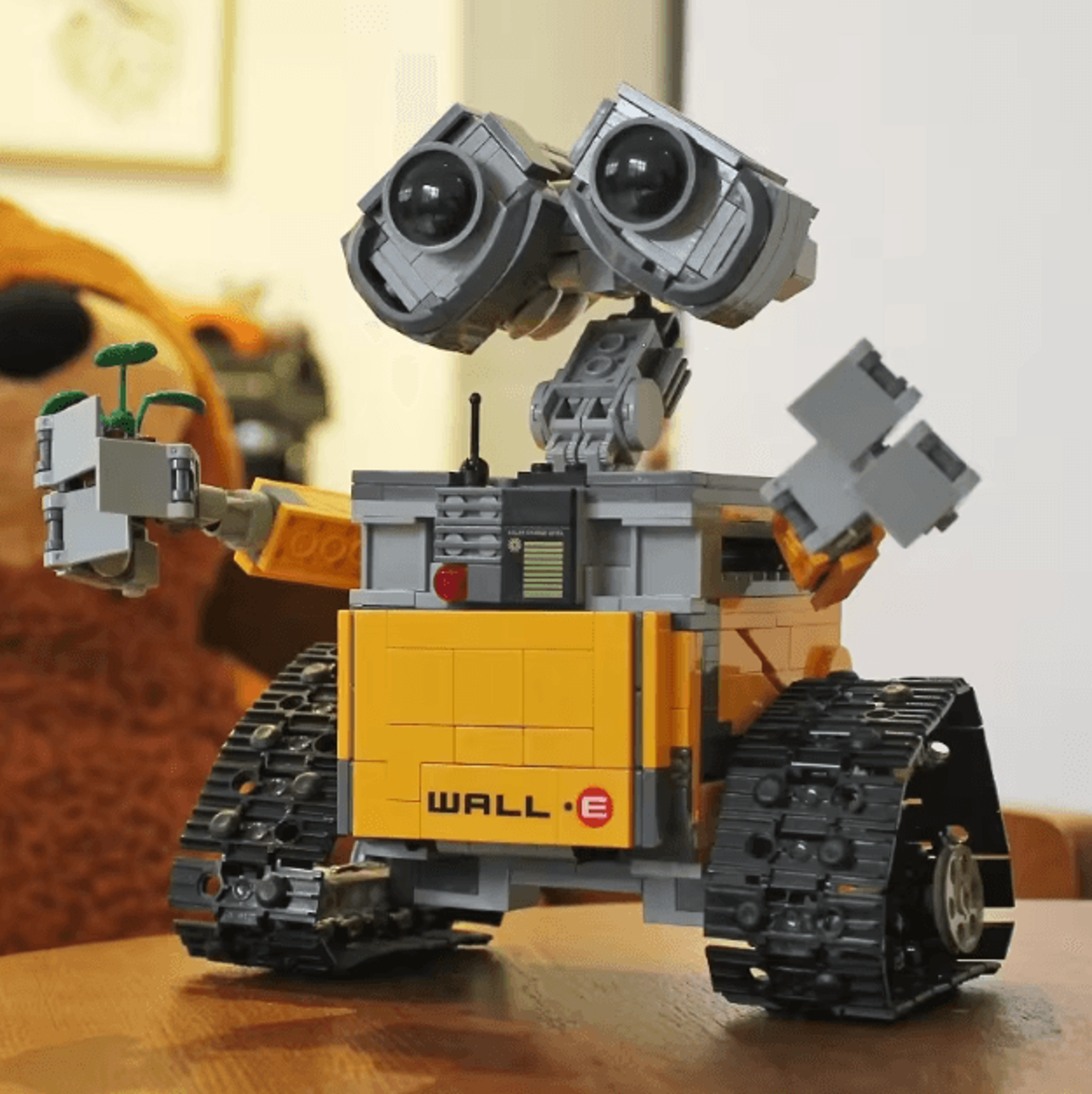 WallE Robot Building Block Set  687PCS DIY Assembly STEM Model Toy 2