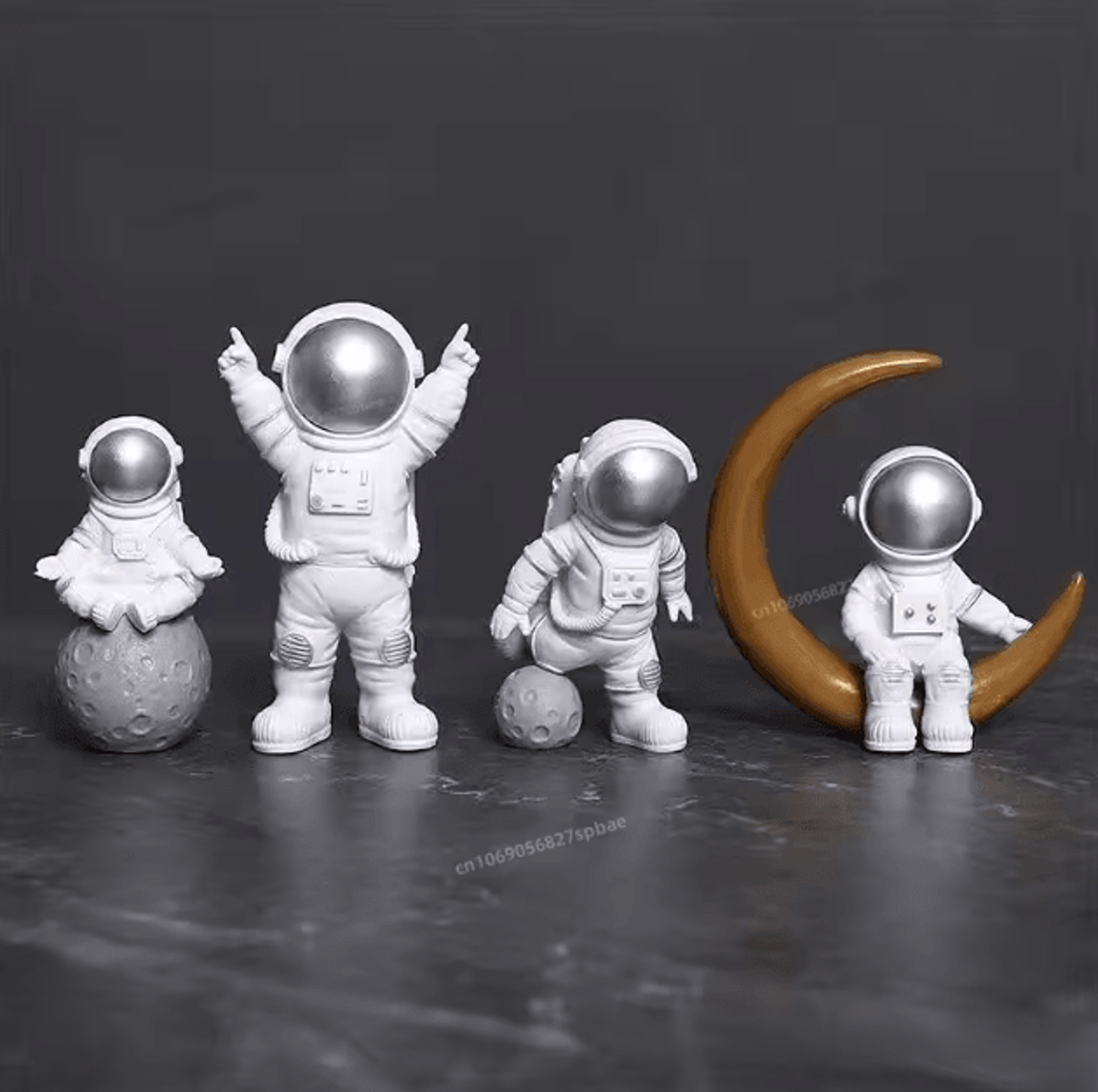 4Piece Astronaut Figurine Set Mini Spaceman Desk Decor Educational Toy  Gift 3