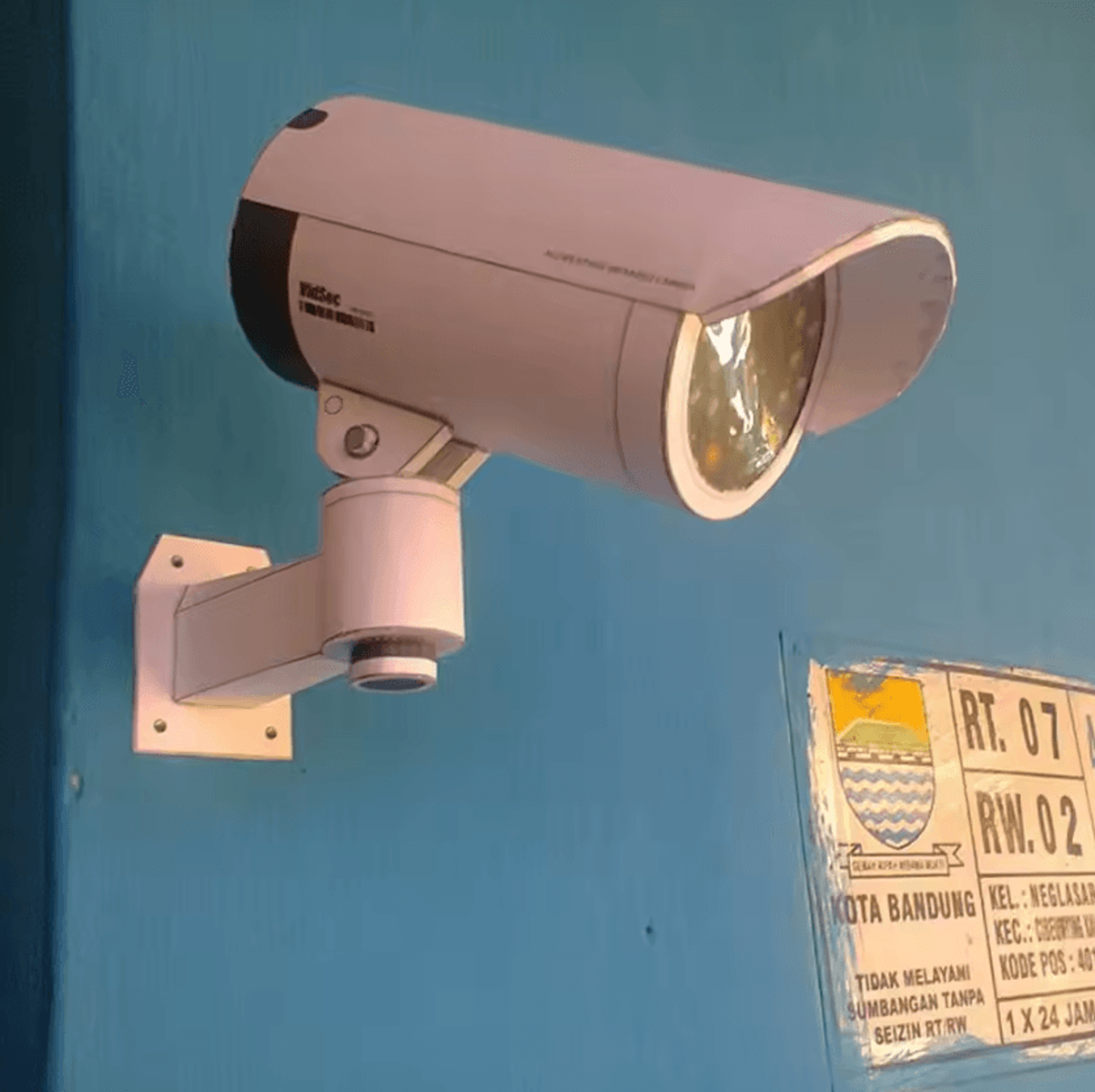 Realistic LED Dummy CCTV Camera  Waterproof Indoor  Outdoor Security Decoy 2