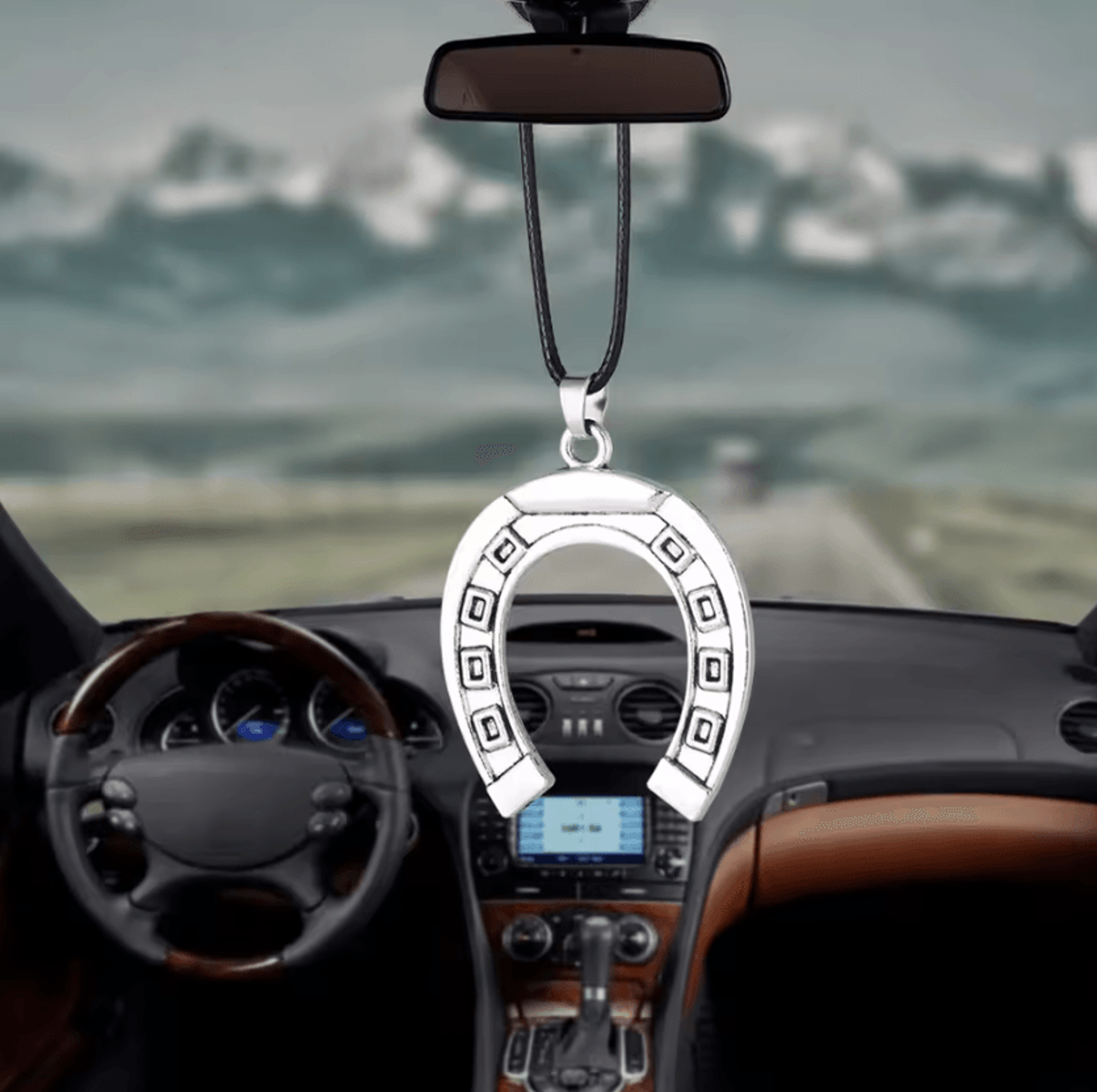lucky horseshoe house car rearview mirror pendant