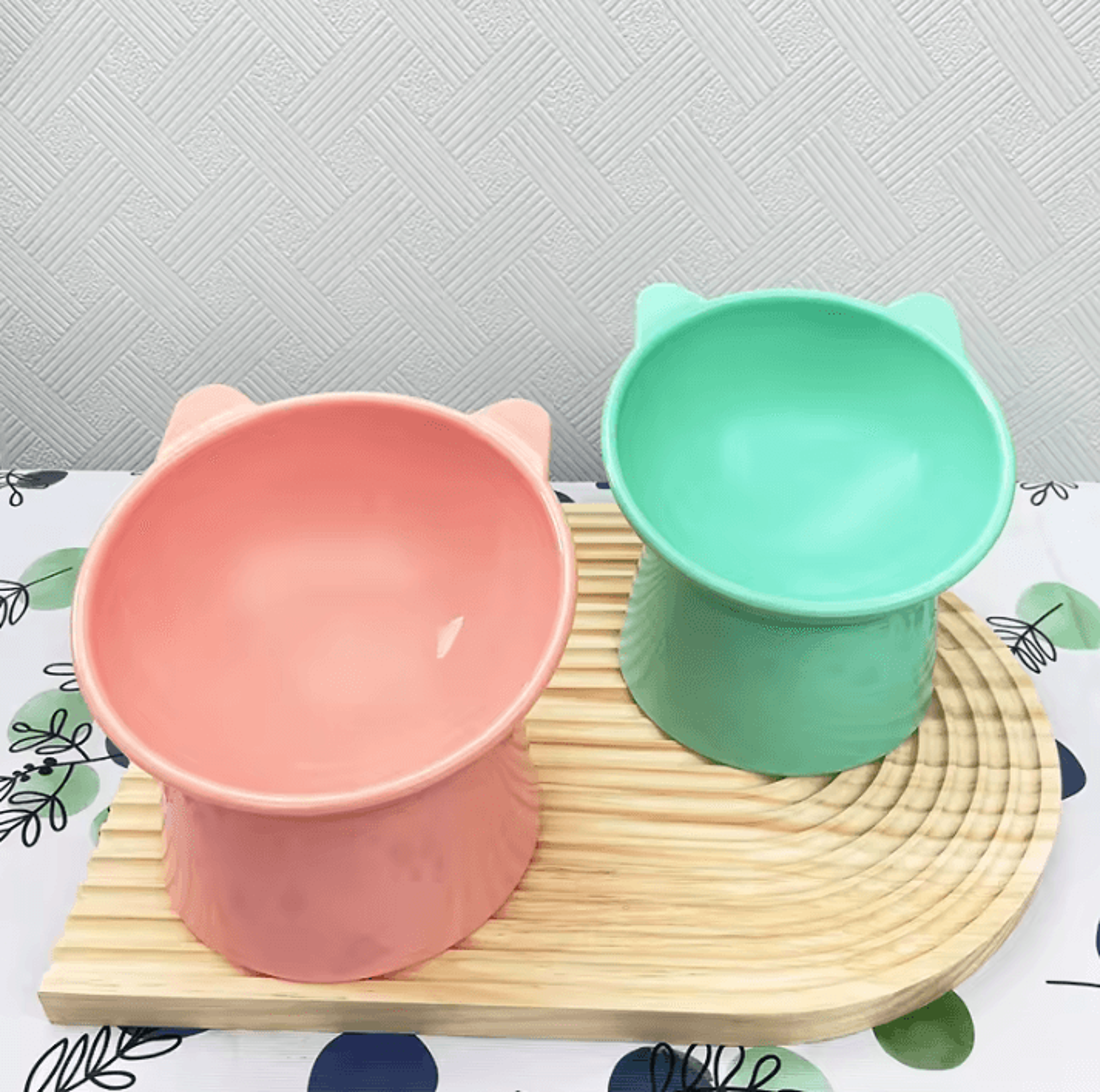 comforttilt elevated pet feeding bowl for cats & small dogs