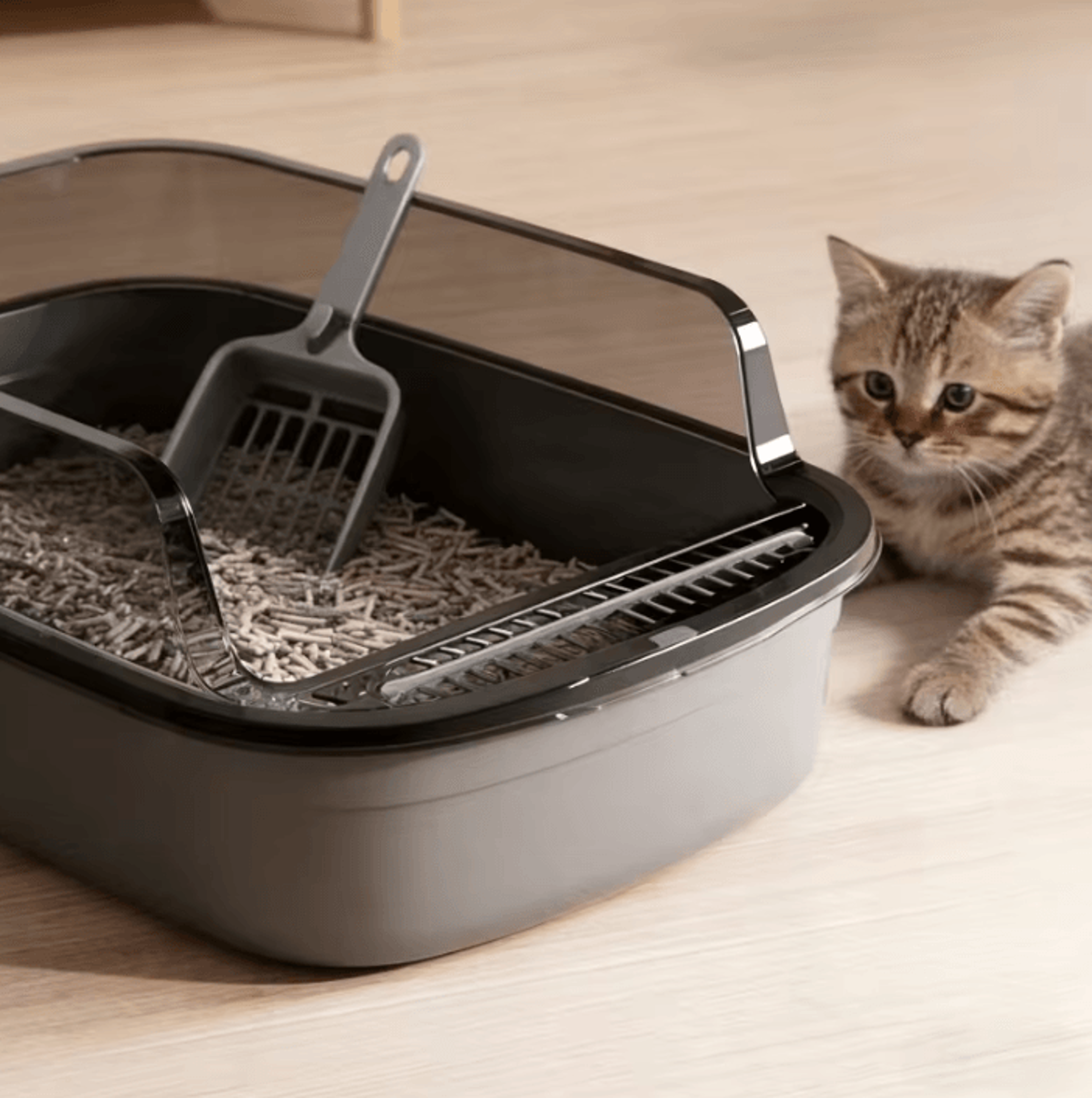 SemiEnclosed Splashproof Cat Litter Box With High Sides 0