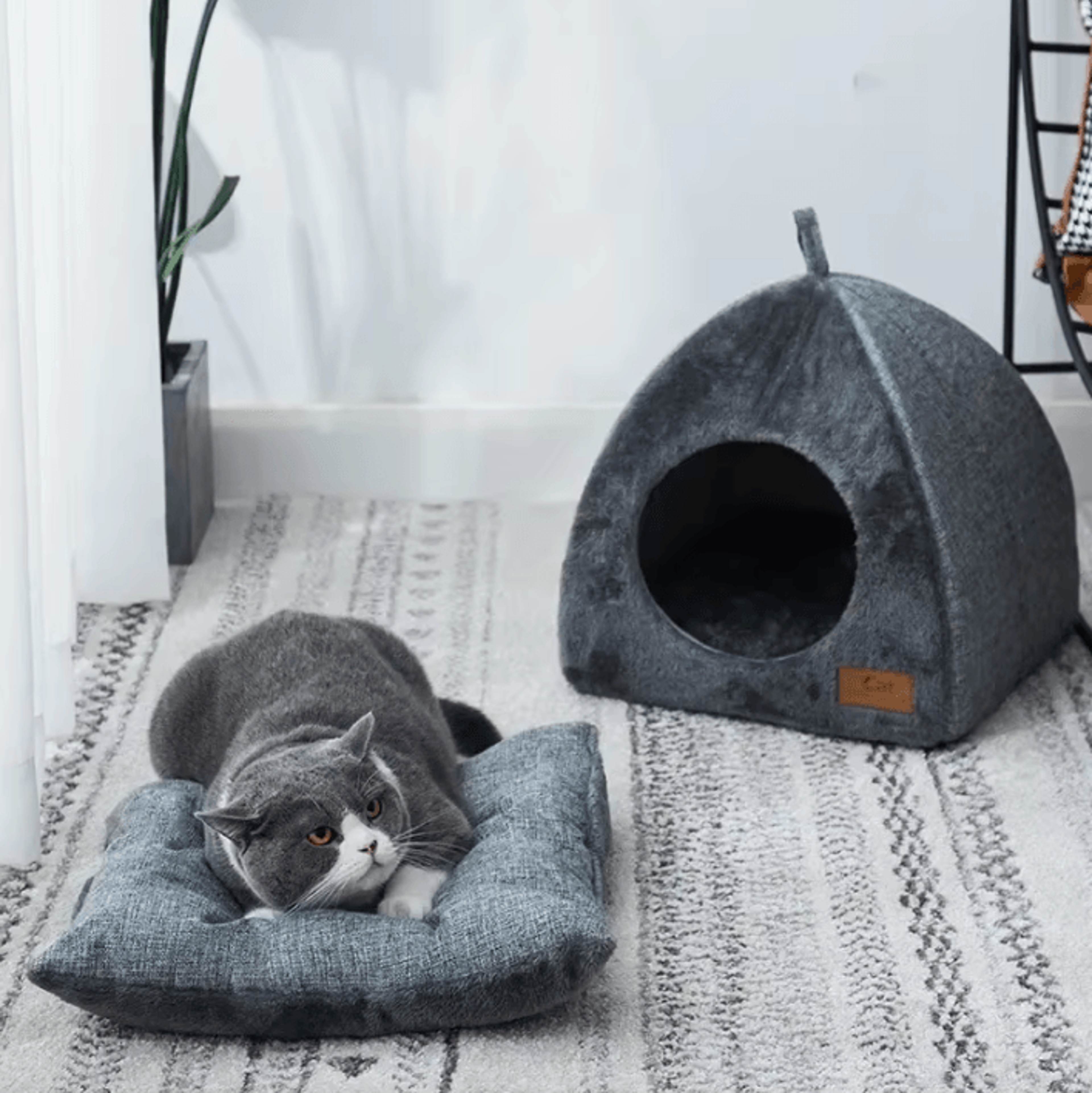 TriDream Cozy Triangle Cat Nest 1