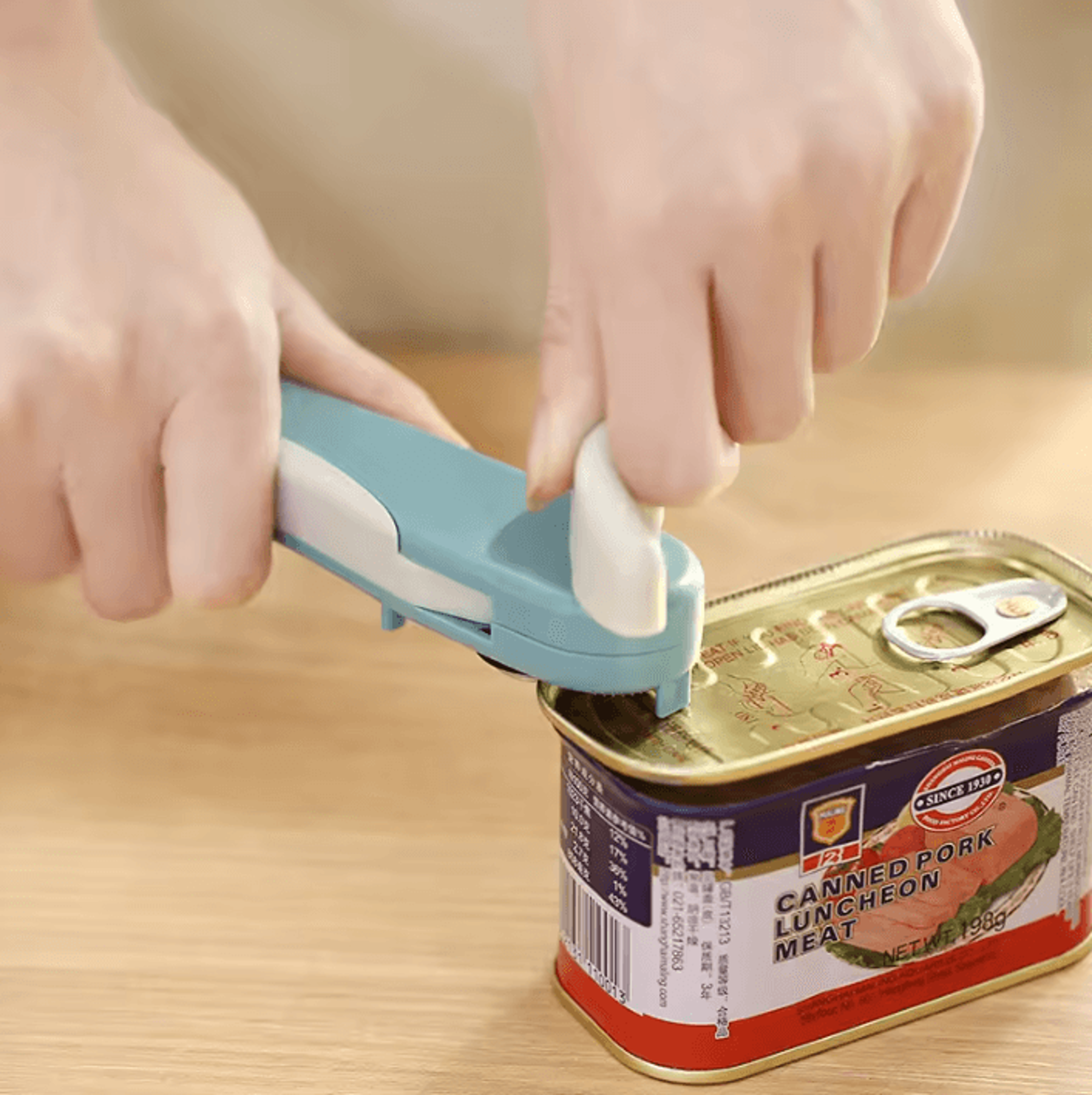 Professional Manual Can Opener MultiFunction Bottle Opener With Alloy Blade Kitchen Tool 1