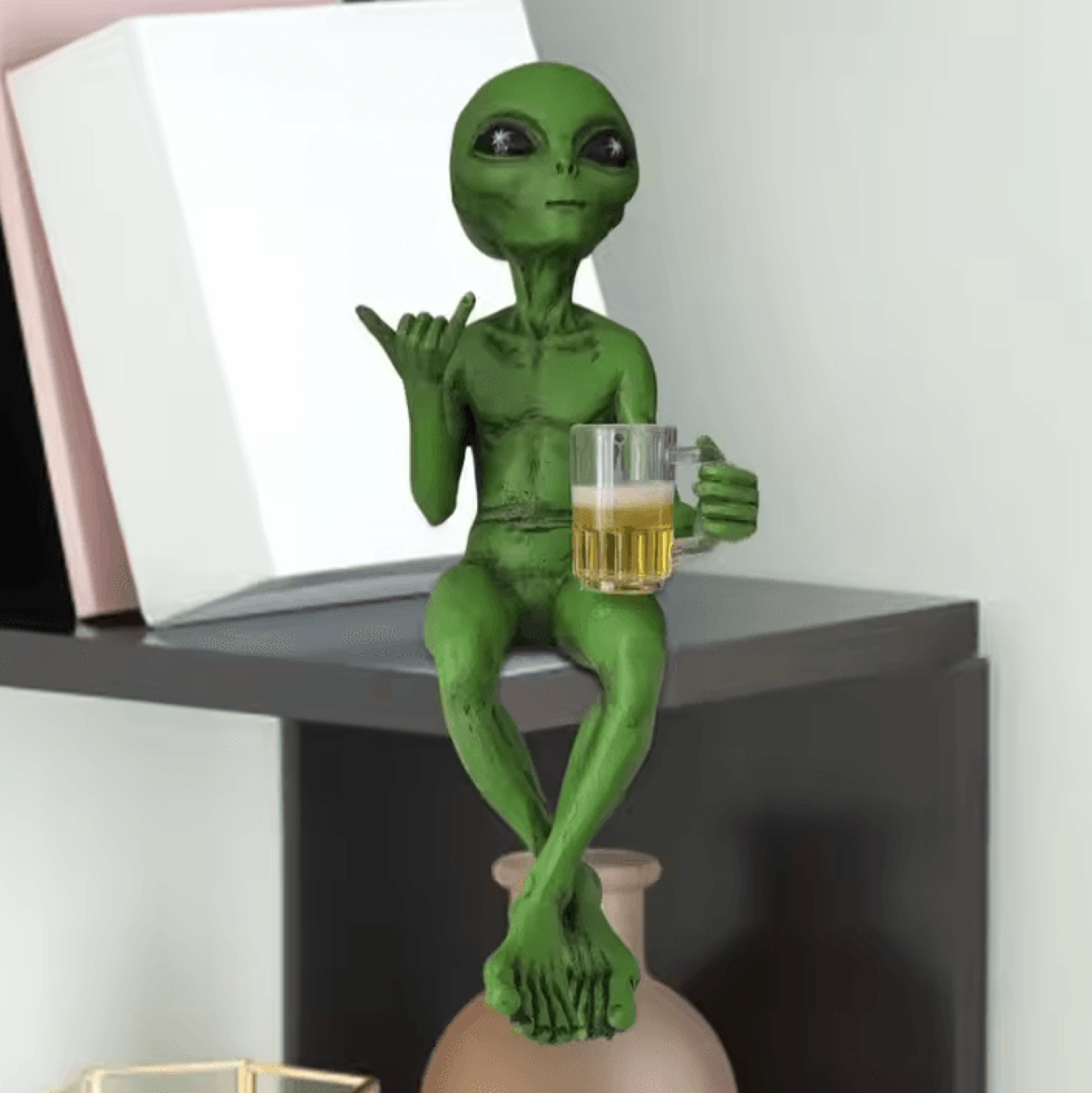 Funny Beer Drinking Alien Statue  Alien Garden Statue Resin Funny Desk Decor For Home  Office 0