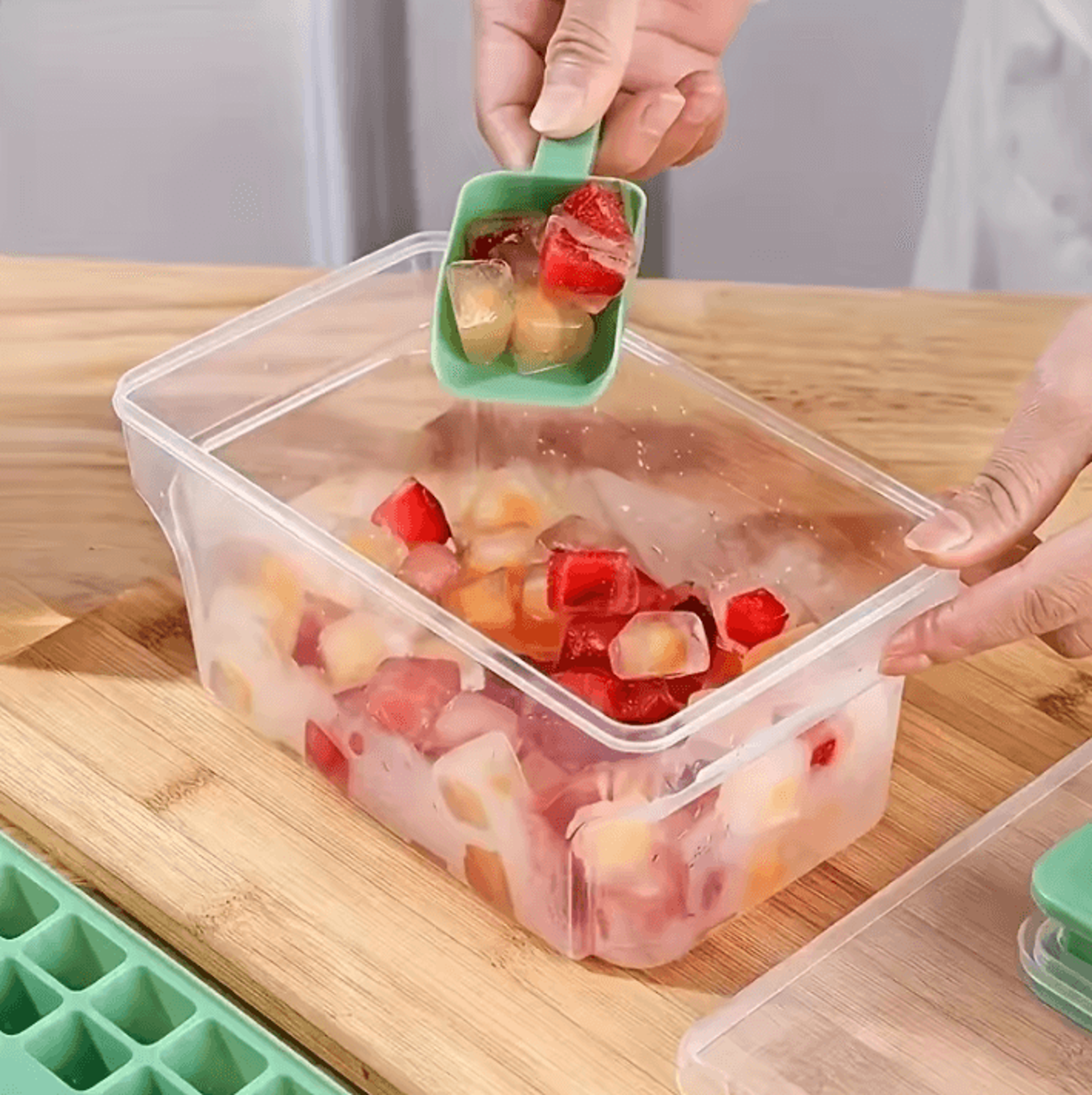 68 Cube Easy Release Ice Tray With Lid And Storage Bin 3